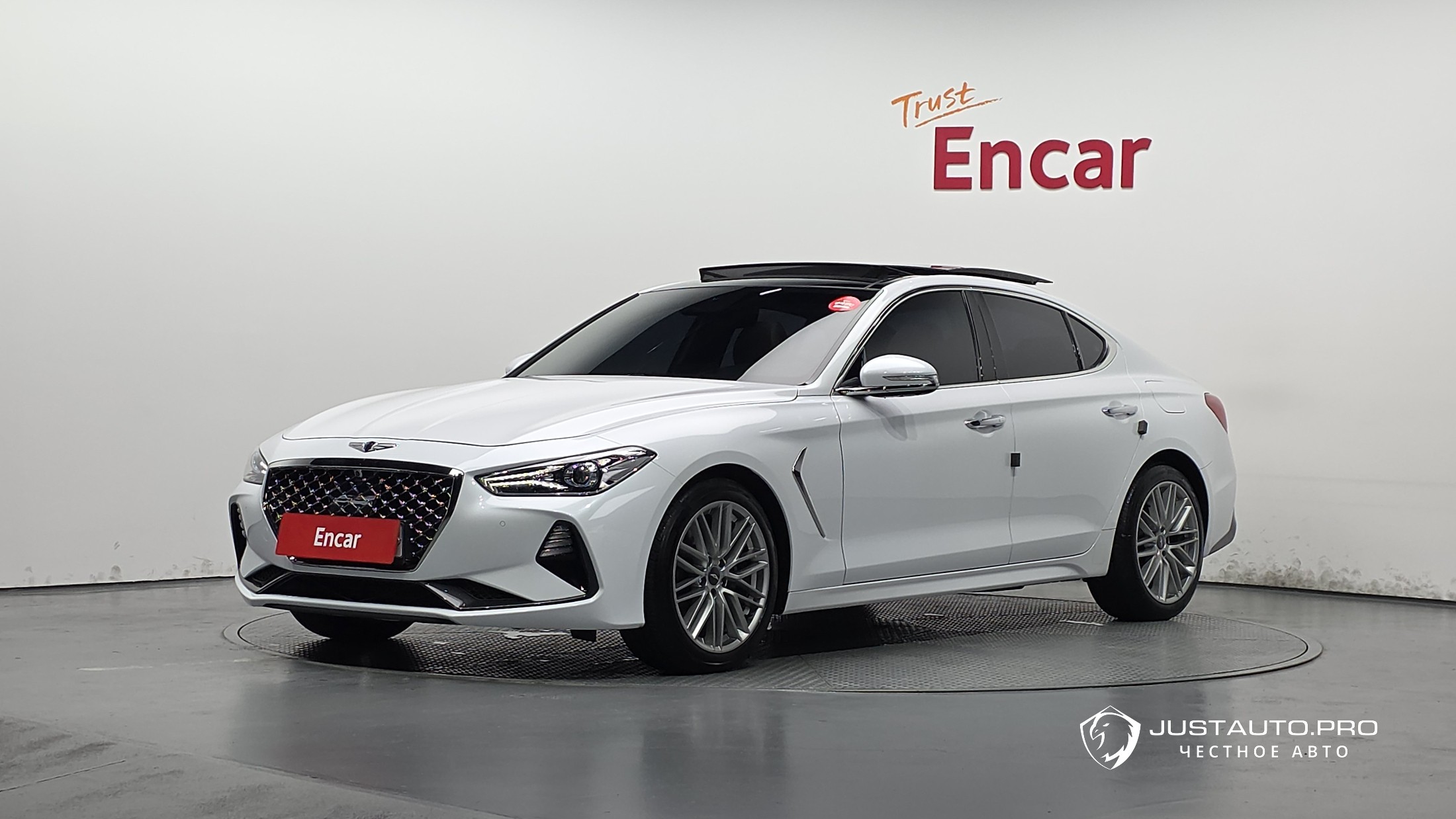 Автомобиль Genesis G70