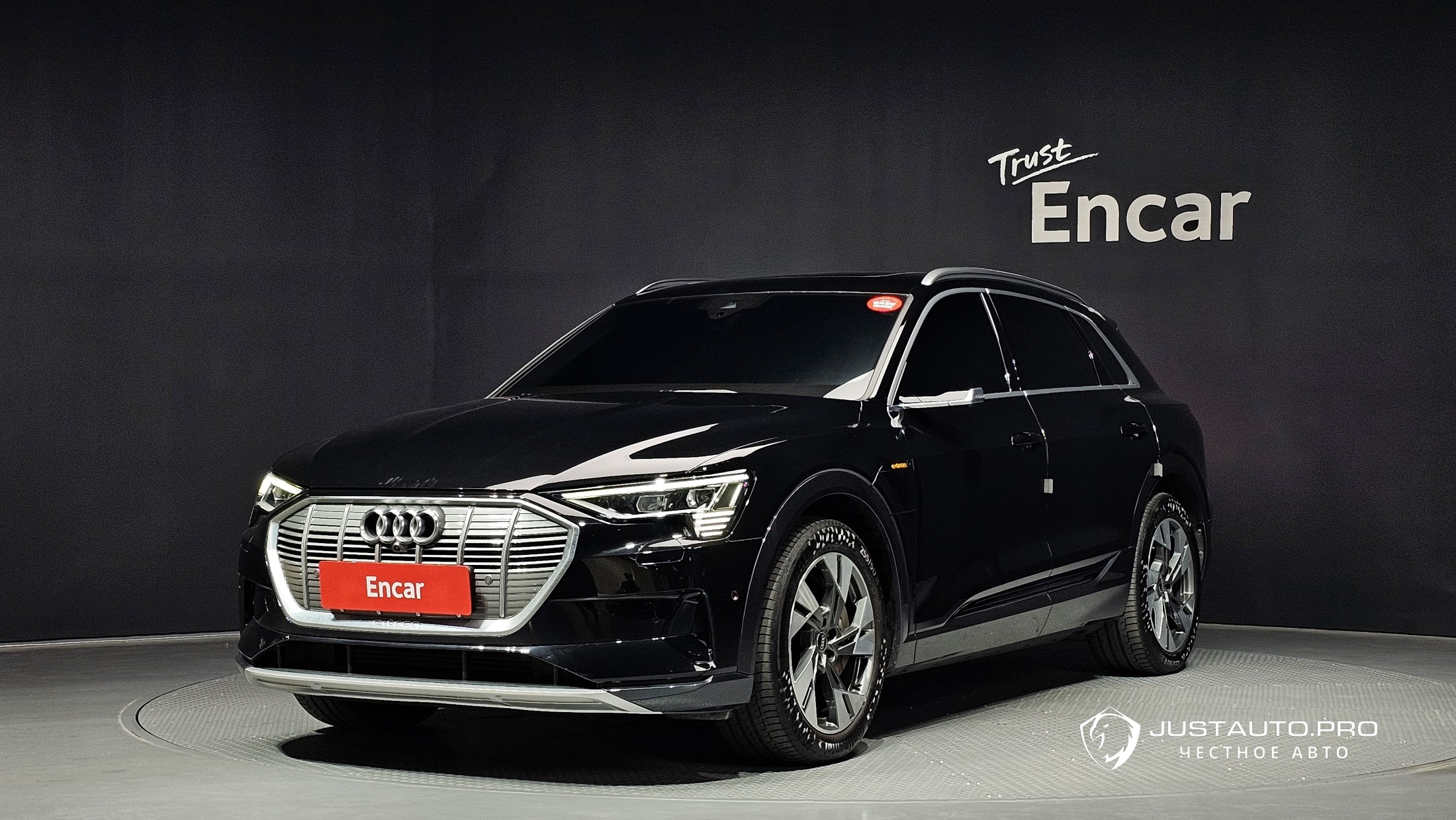 Автомобиль Audi e-tron