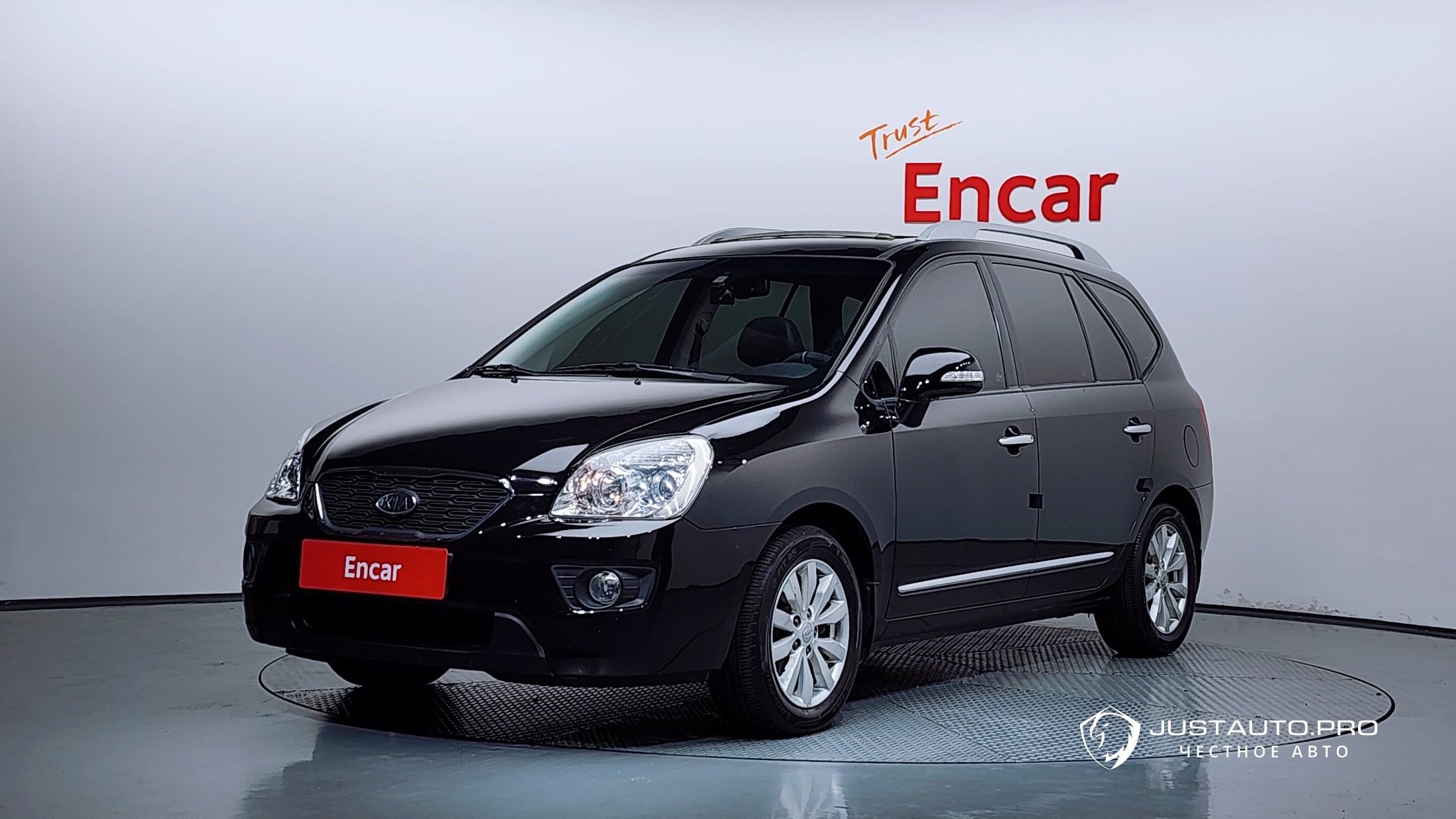 Автомобиль Kia Carens