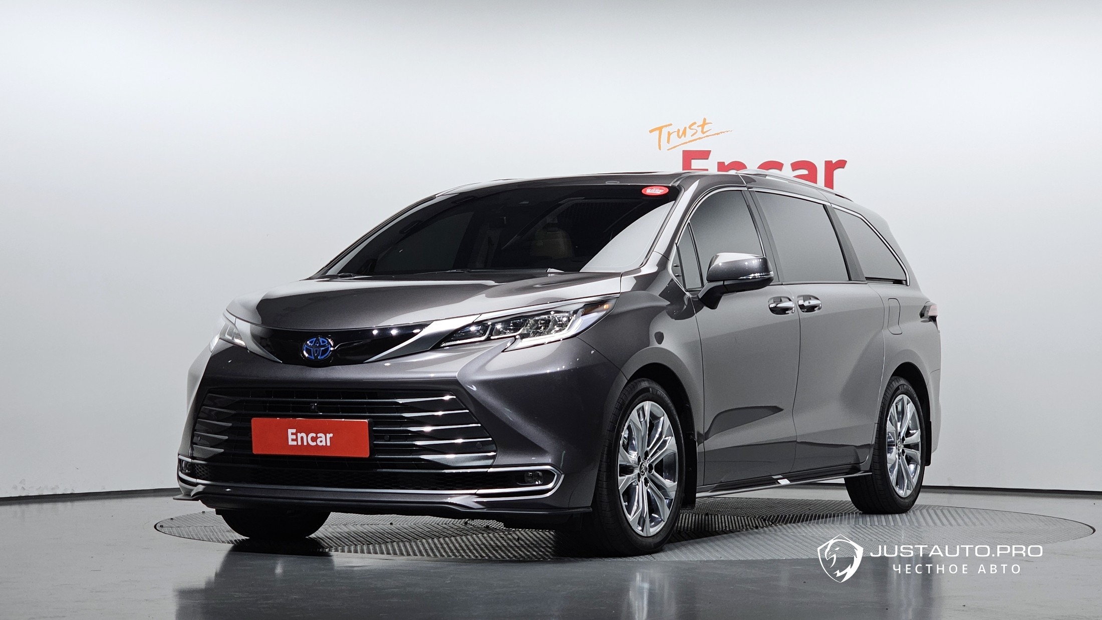 Автомобиль Toyota Sienna