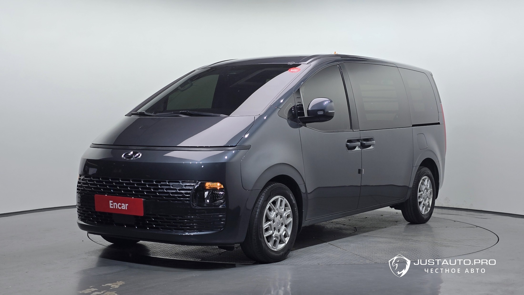 Автомобиль Hyundai Staria