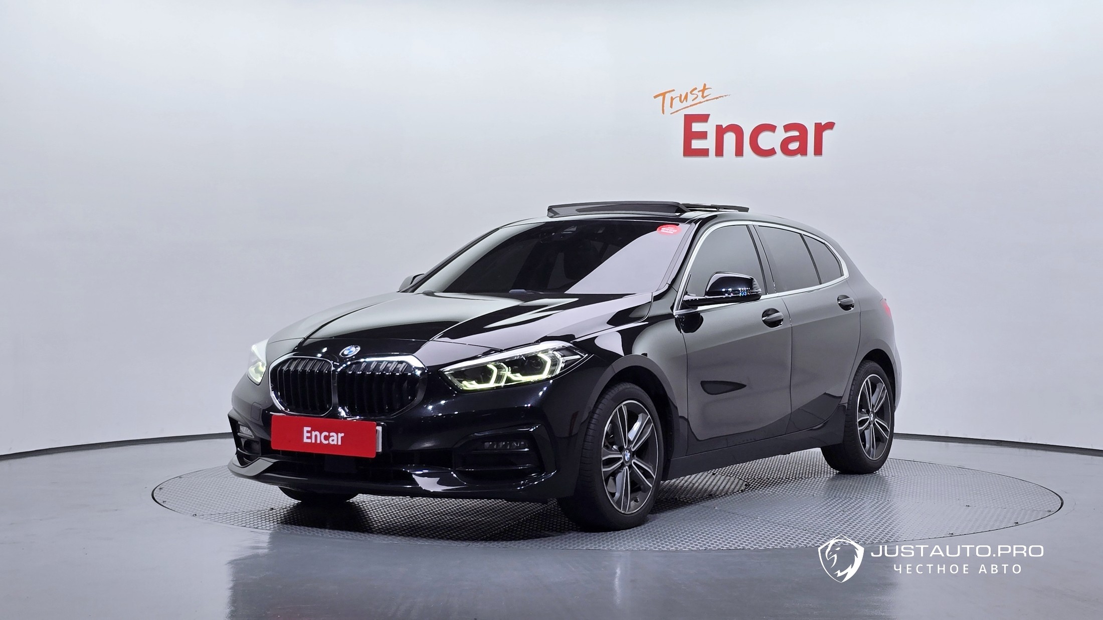 Автомобиль BMW 1-Series