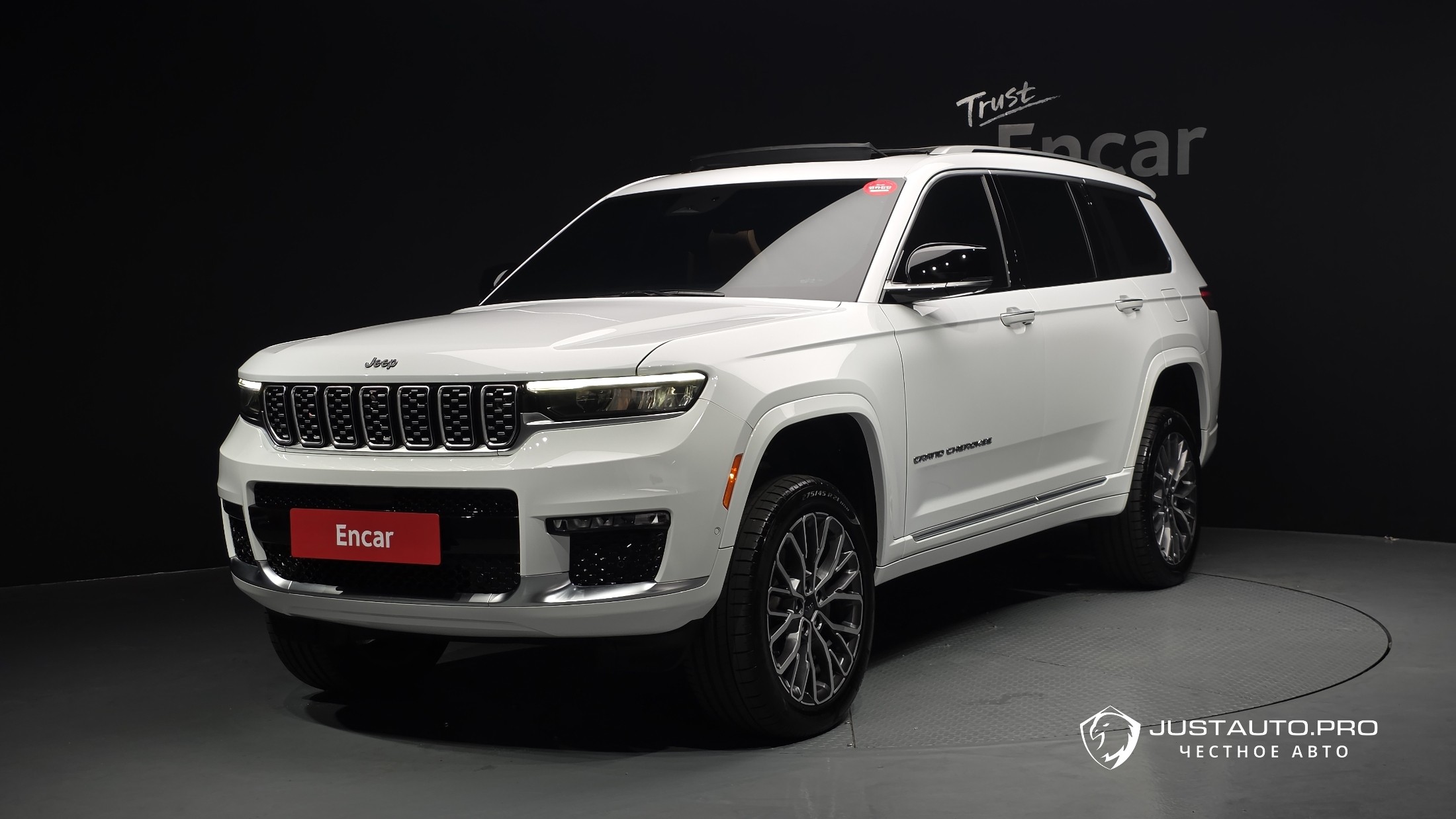 Автомобиль Jeep Cherokee