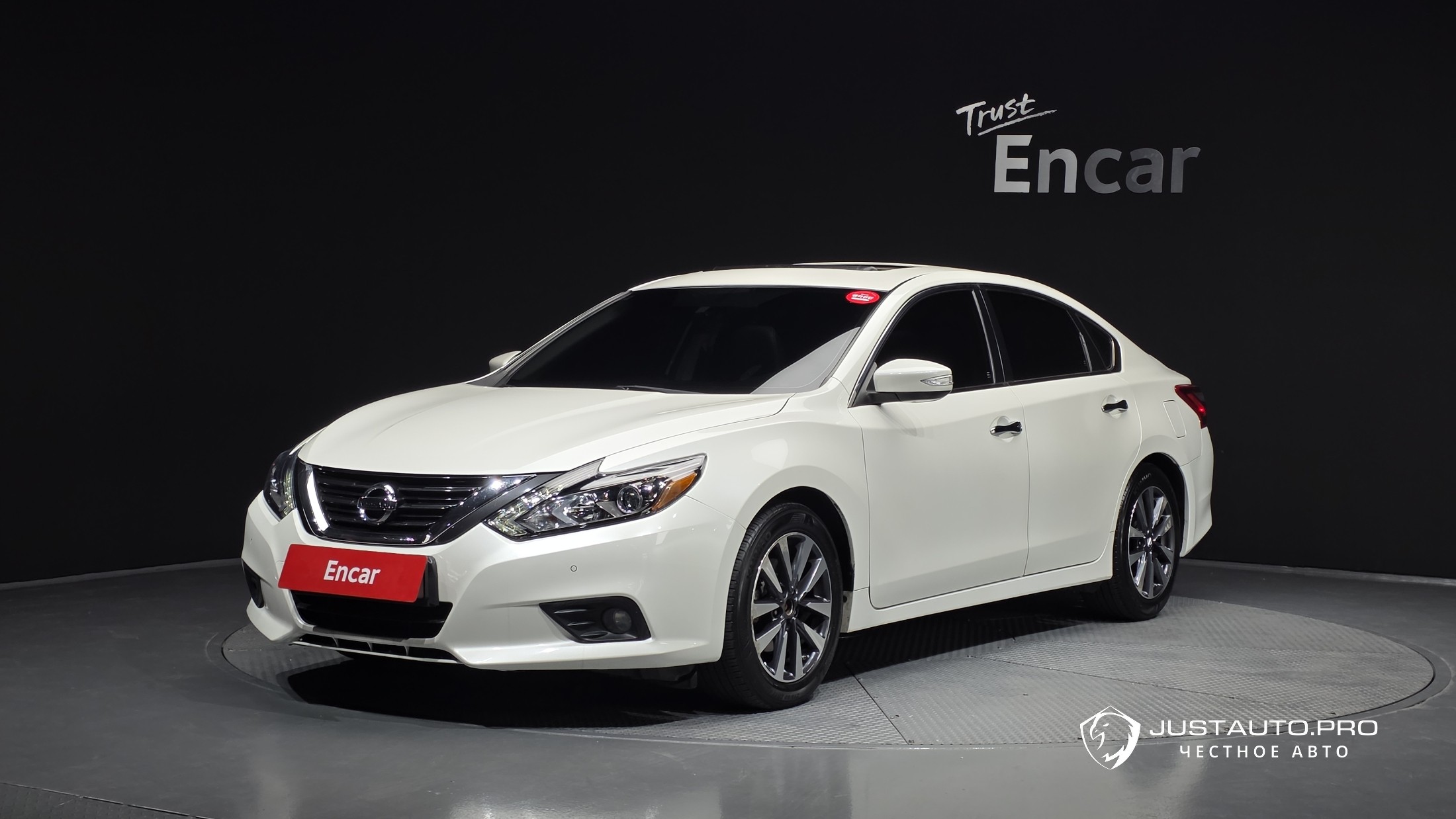 Автомобиль Nissan Altima