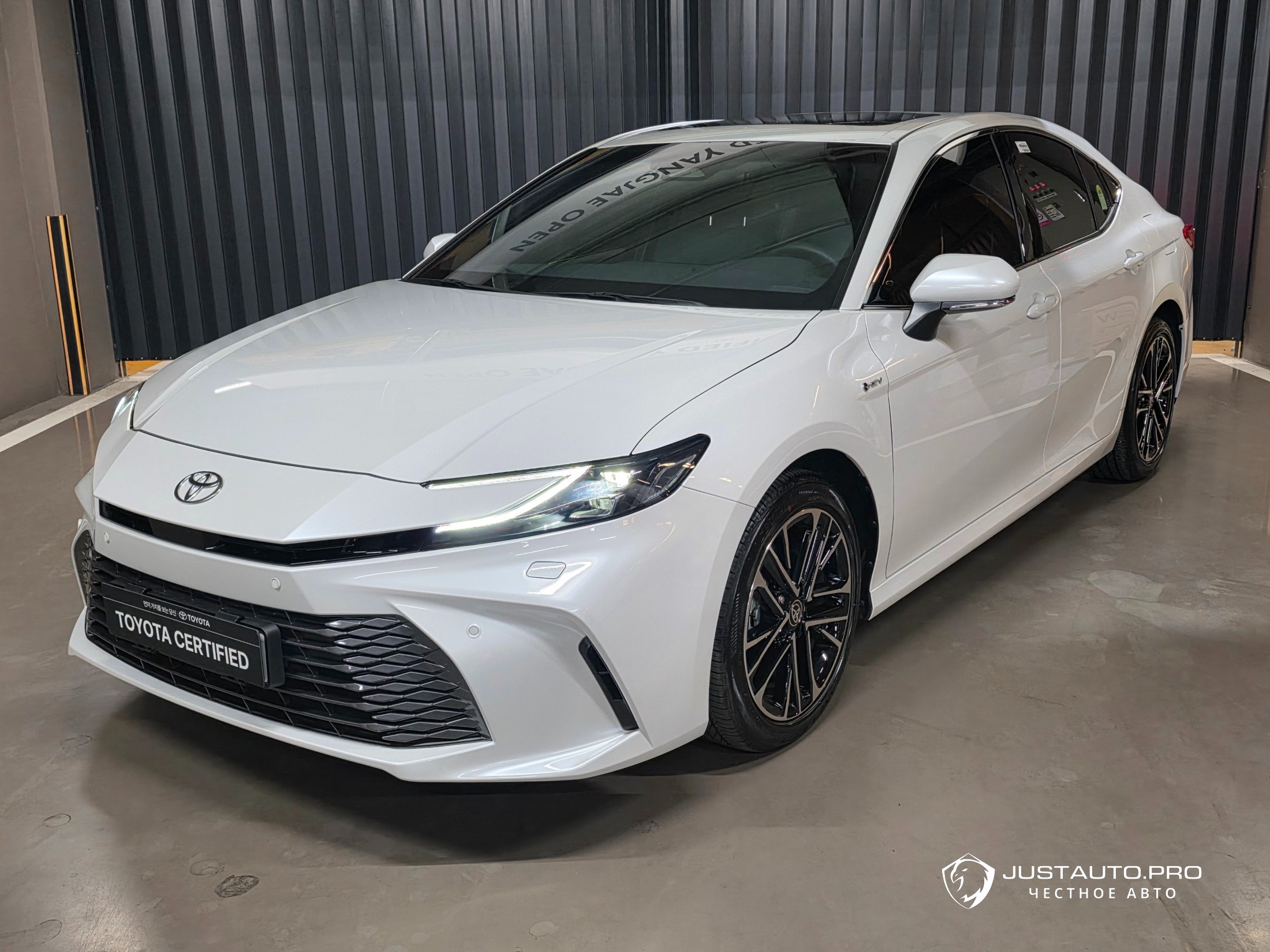 Автомобиль Toyota Camry