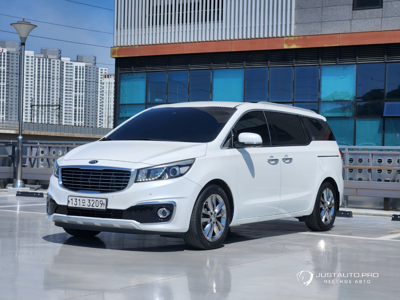 Автомобиль Kia Canival