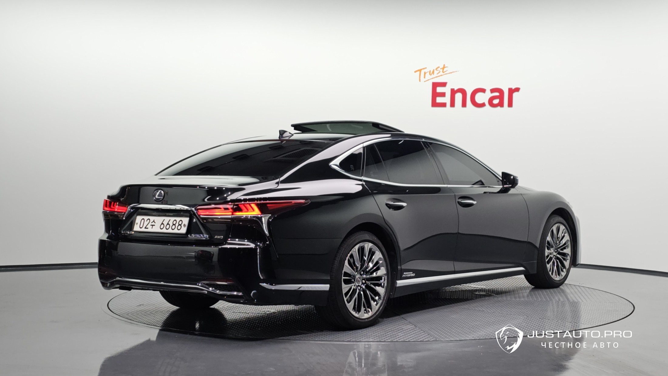 Автомобиль Lexus LS