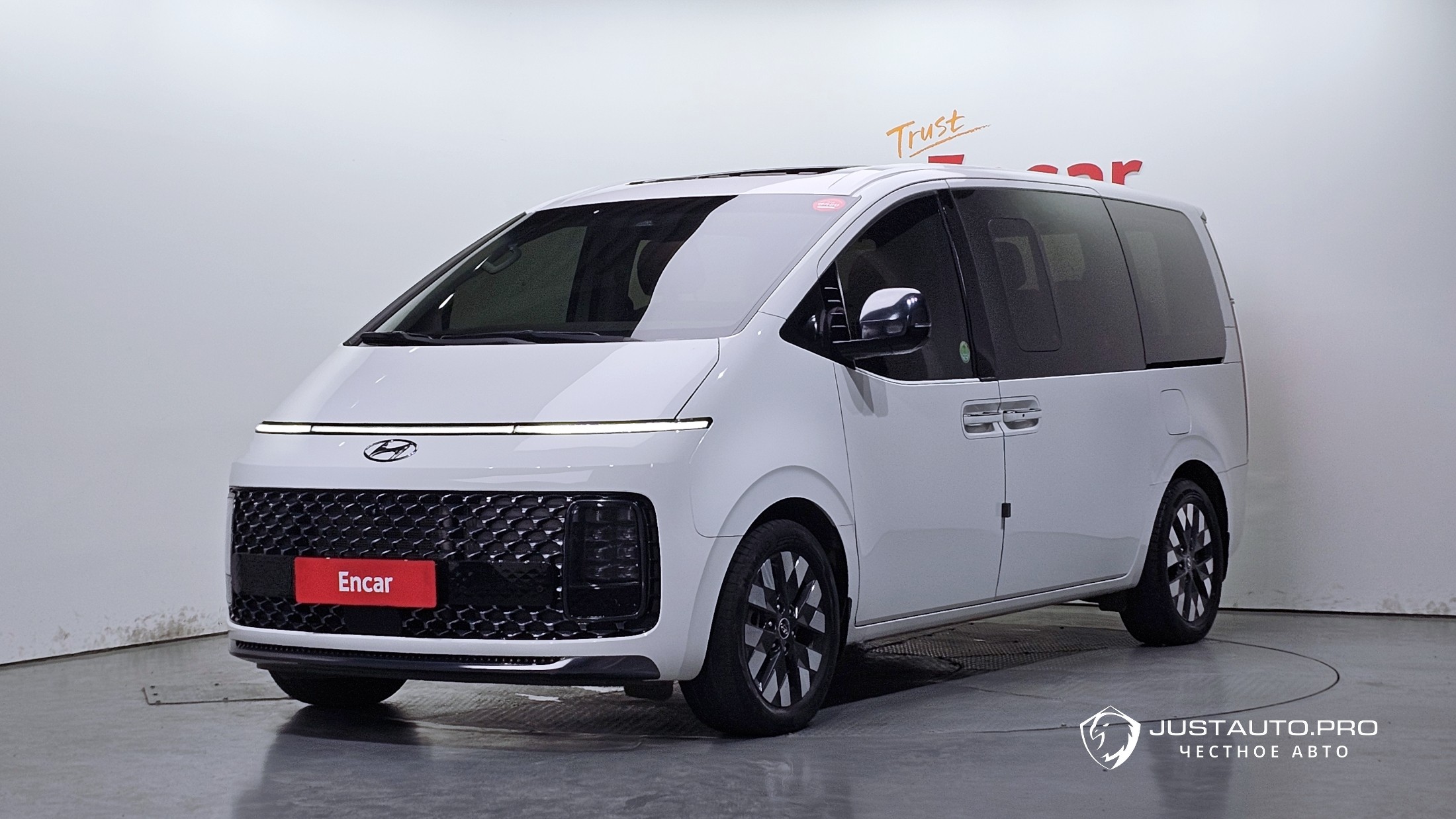 Автомобиль Hyundai Staria