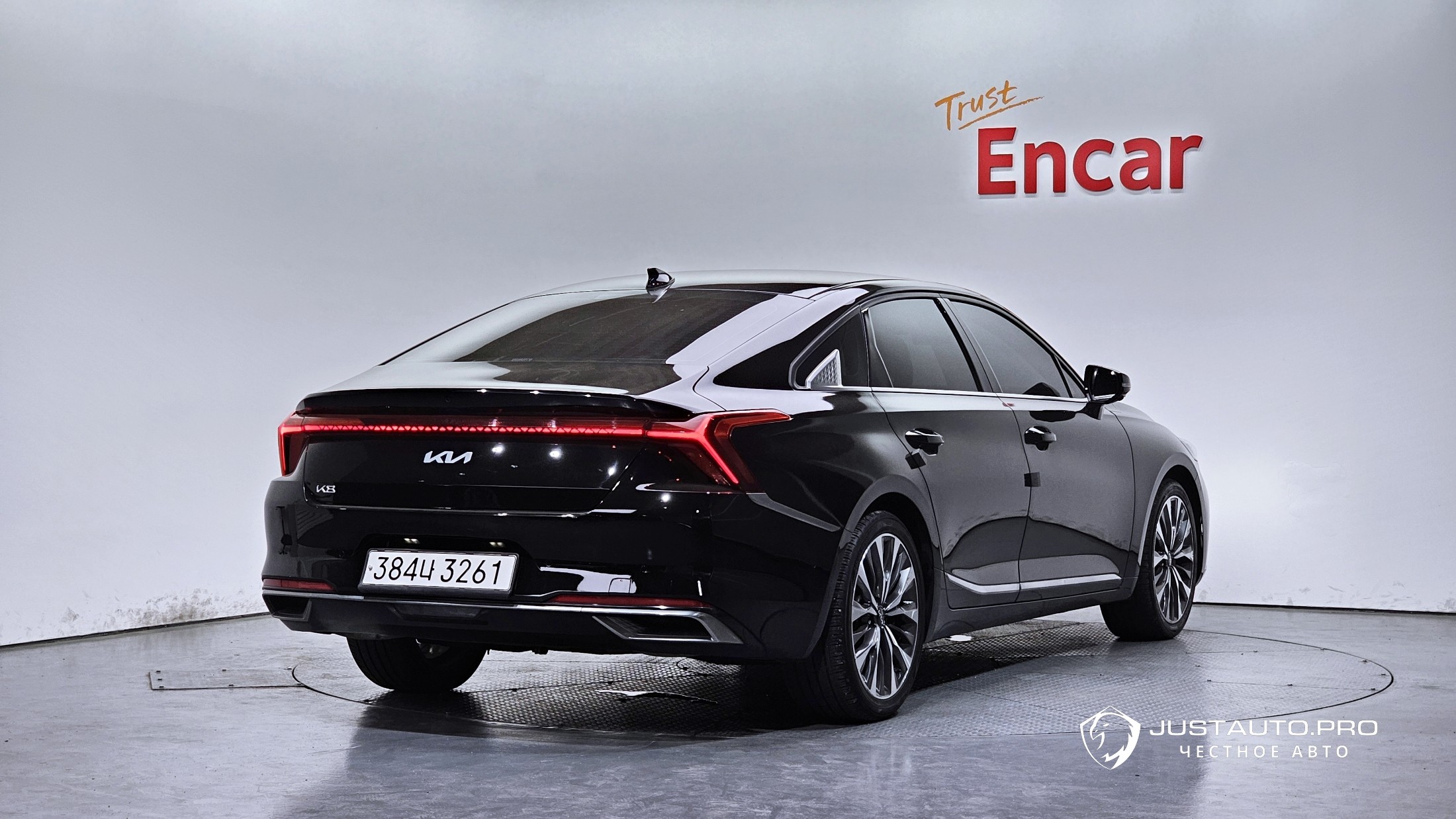 Автомобиль Kia K8