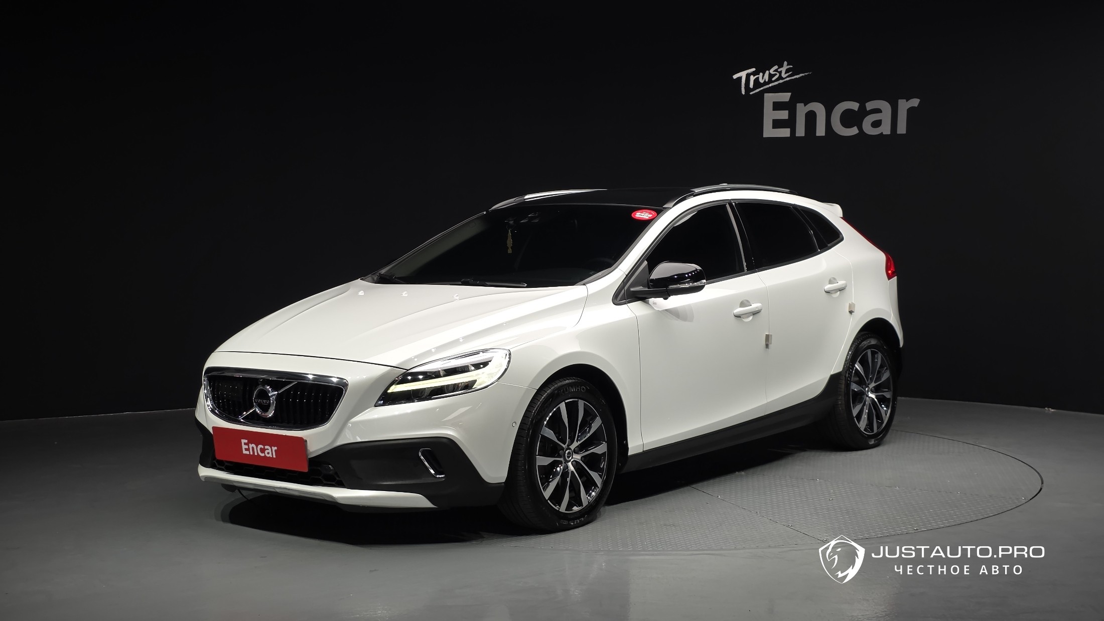 Автомобиль Volvo V40