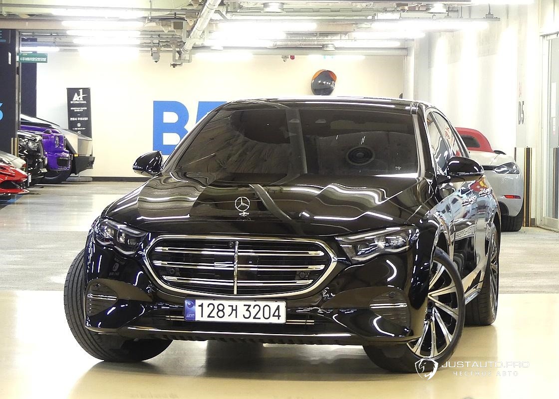 Автомобиль Mercedes-Benz E-Class