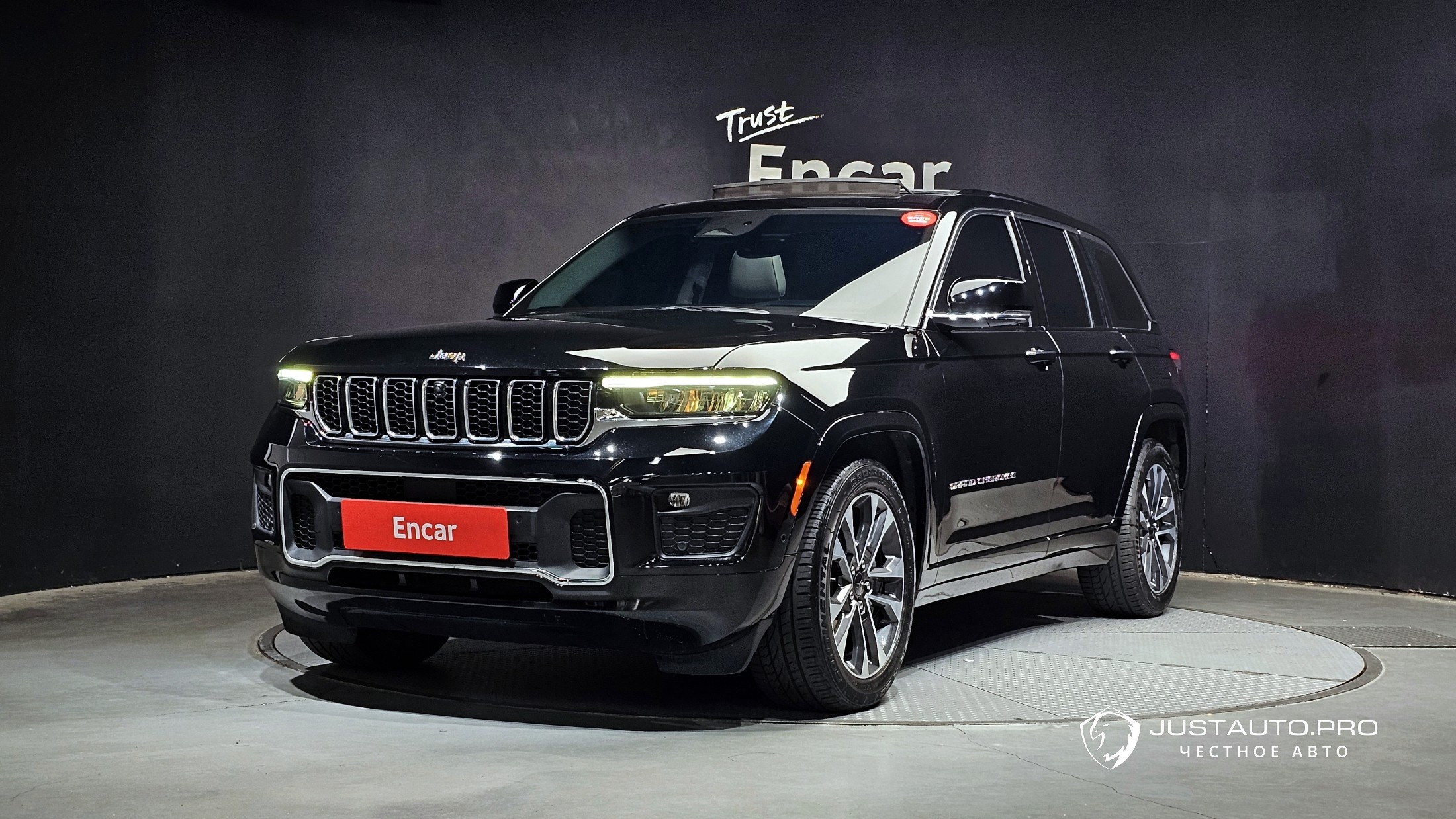 Автомобиль Jeep Cherokee