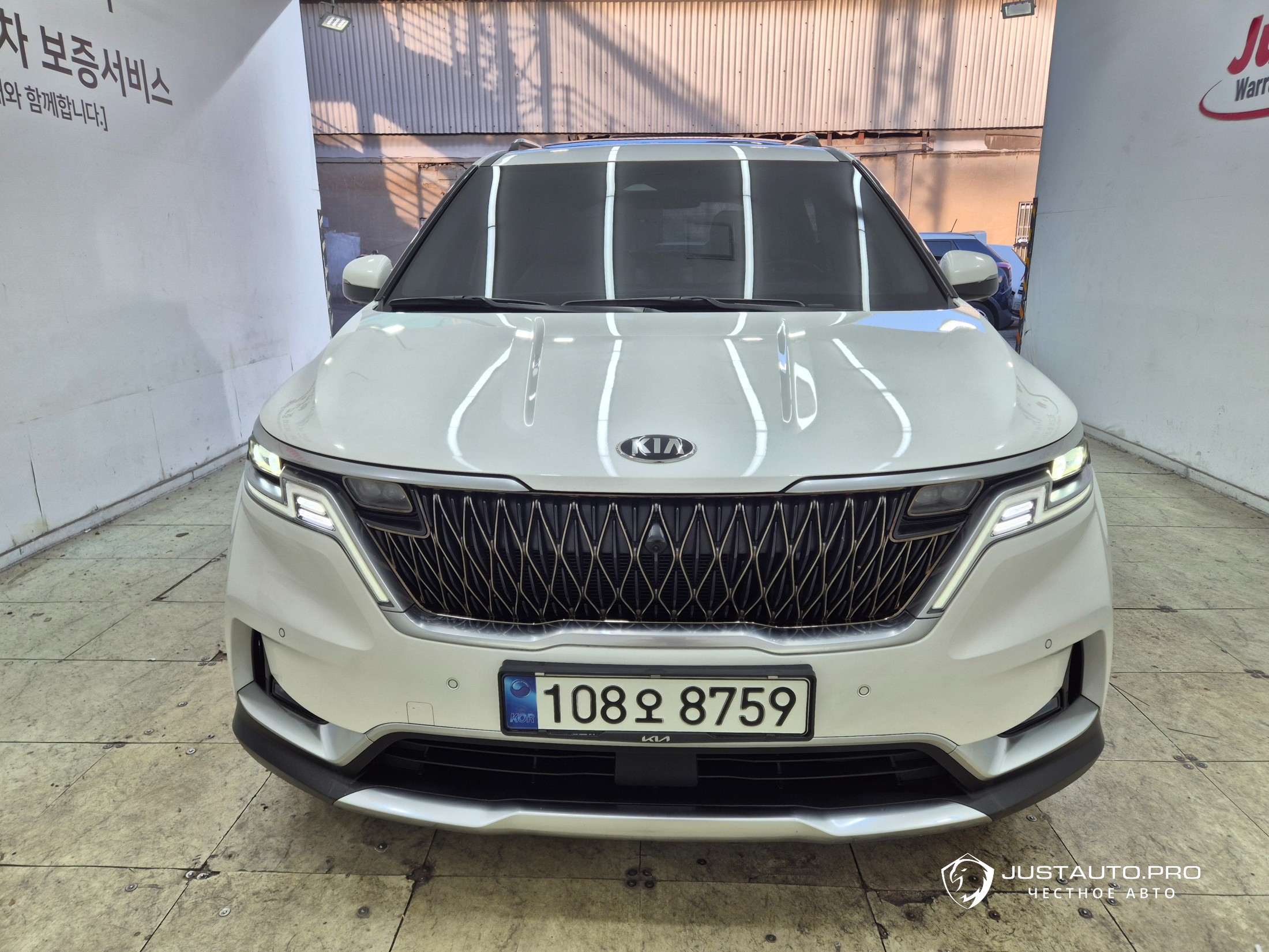 Автомобиль Kia Canival