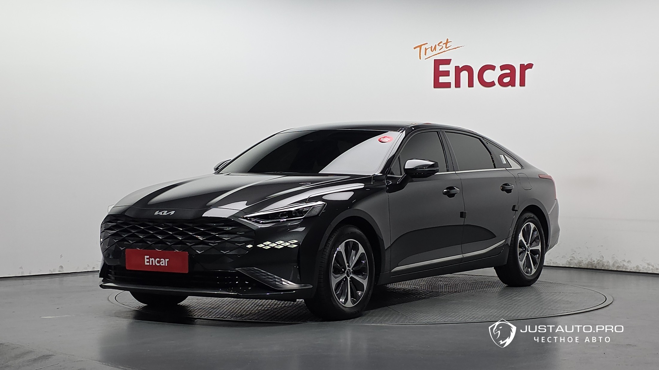 Автомобиль Kia K8