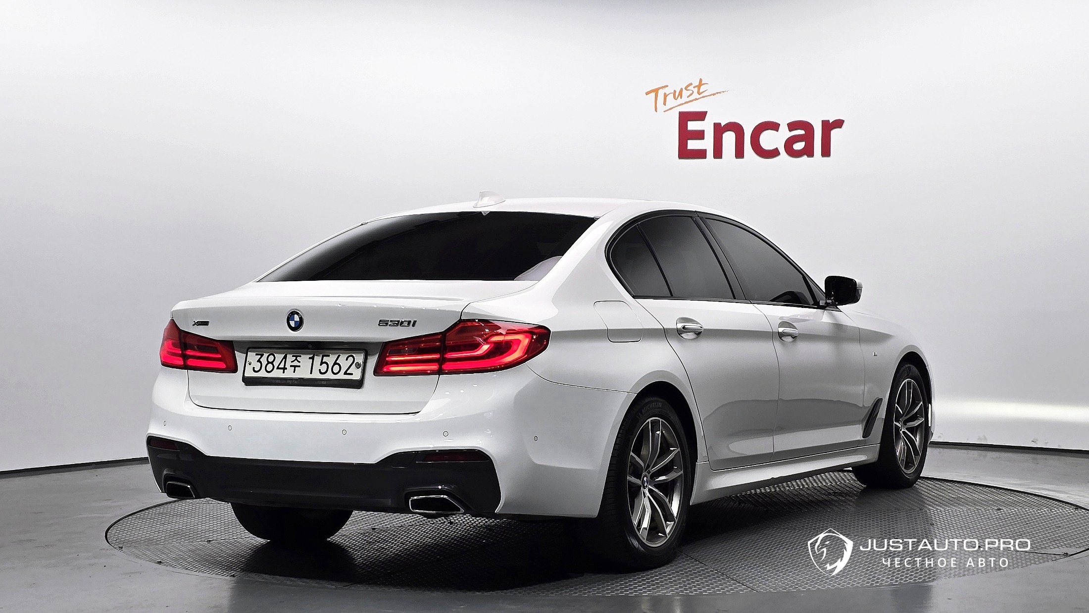 Автомобиль BMW 5-Series