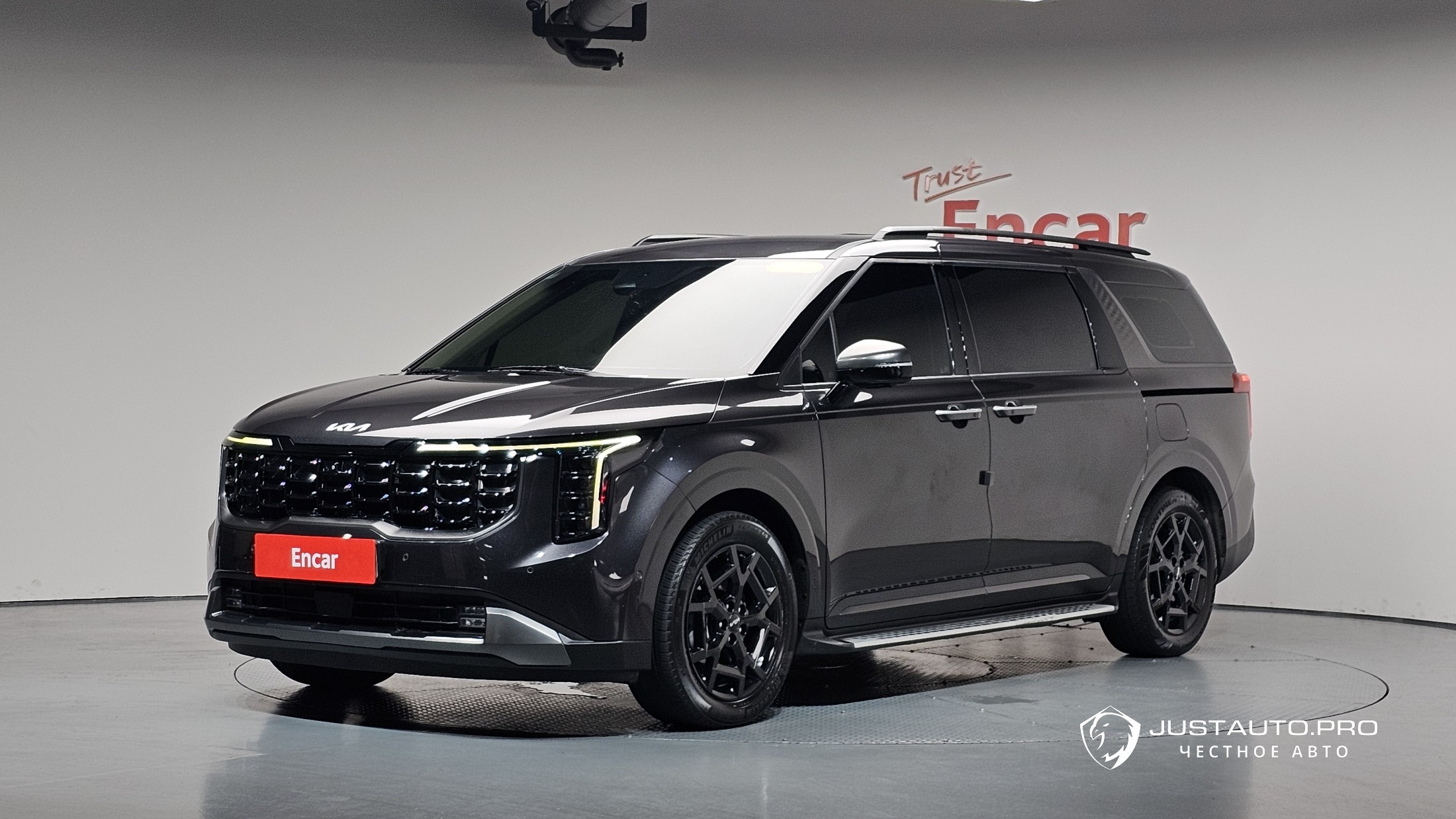 Автомобиль Kia Canival
