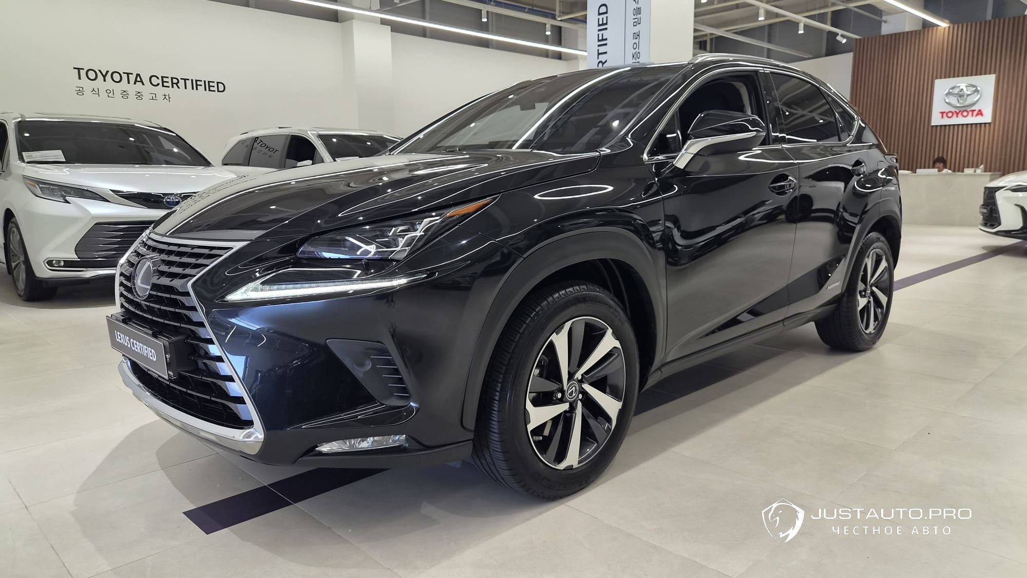 Автомобиль Lexus NX
