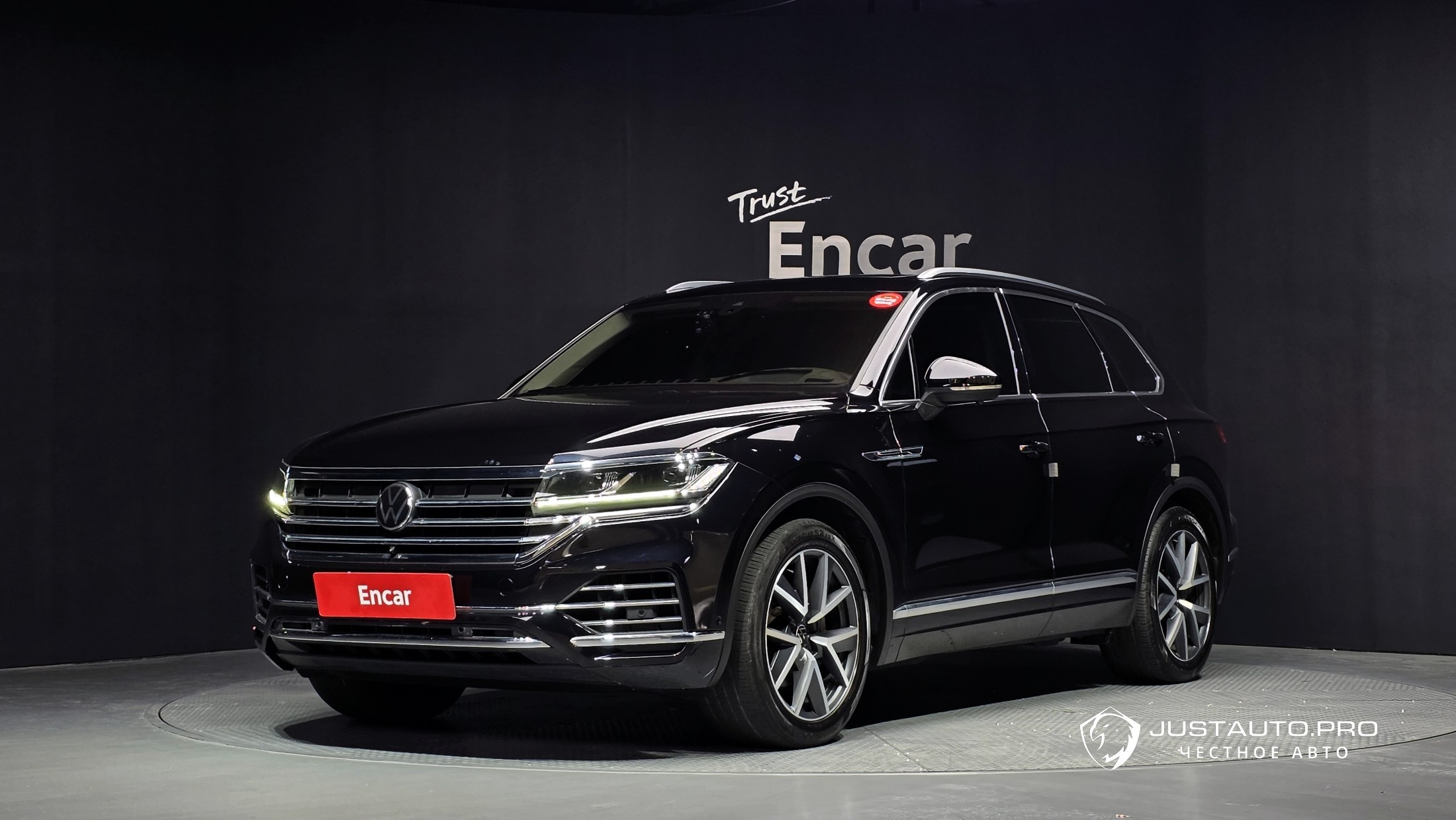 Автомобиль Volkswagen Touareg