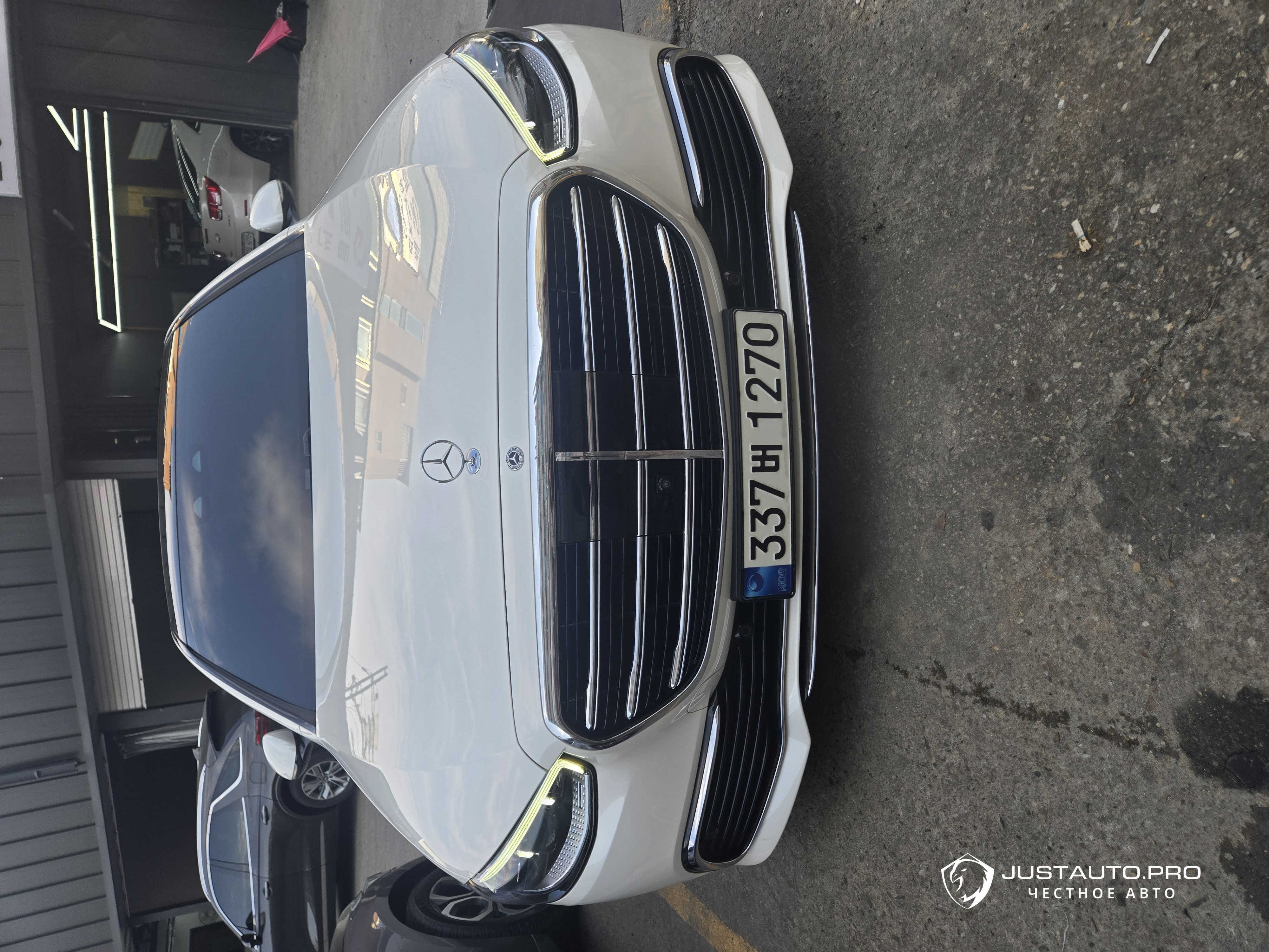 Автомобиль Mercedes-Benz S-Class