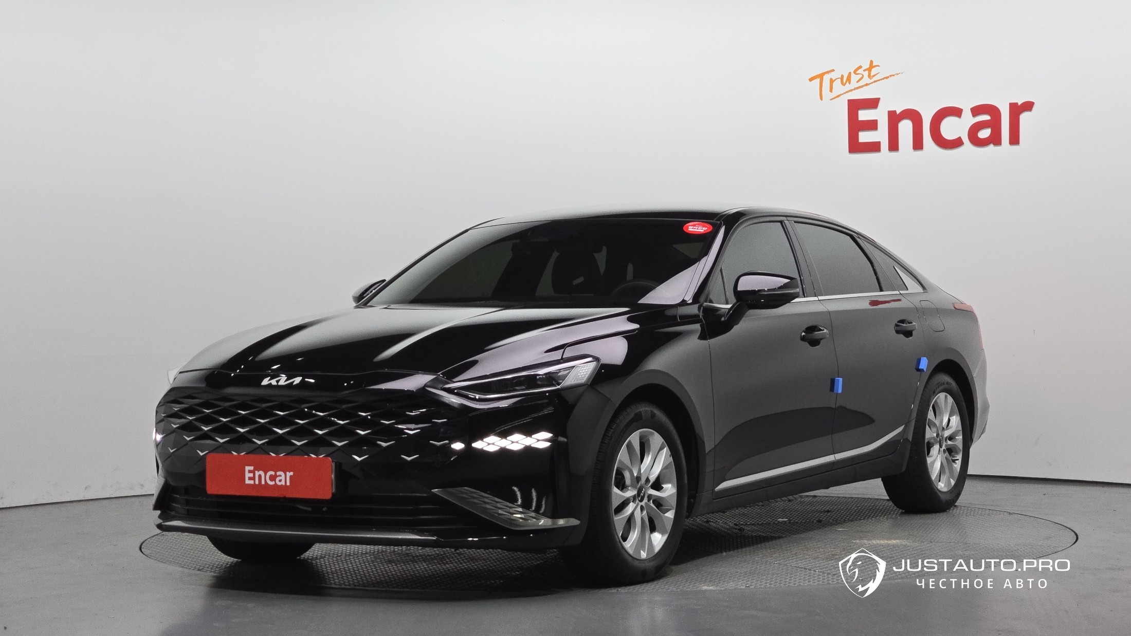 Автомобиль Kia K8