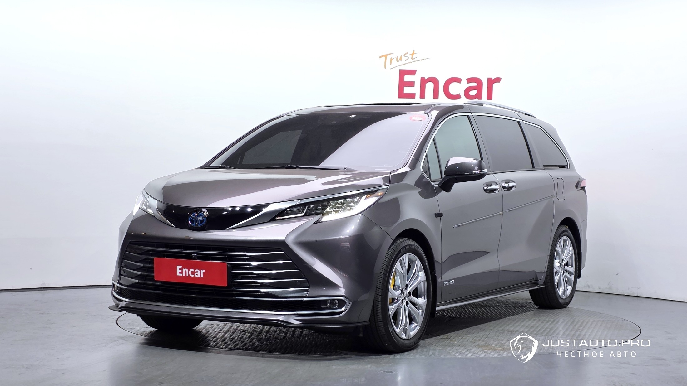Автомобиль Toyota Sienna