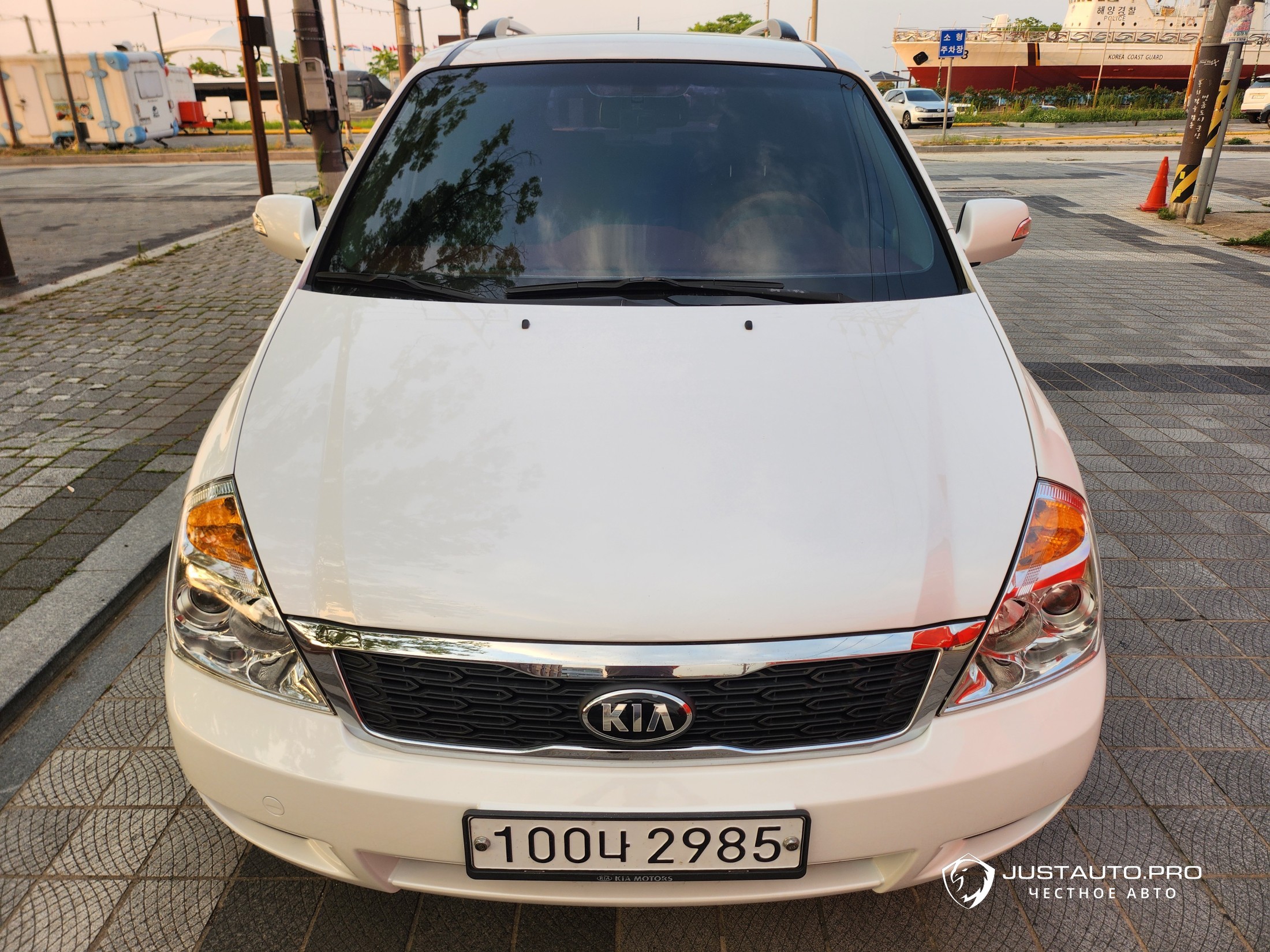 Автомобиль Kia Canival