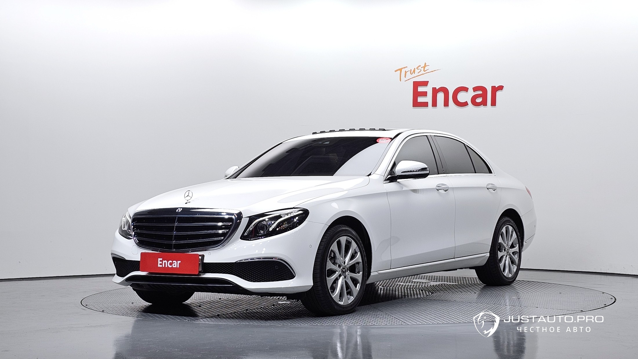 Автомобиль Mercedes-Benz E-Class