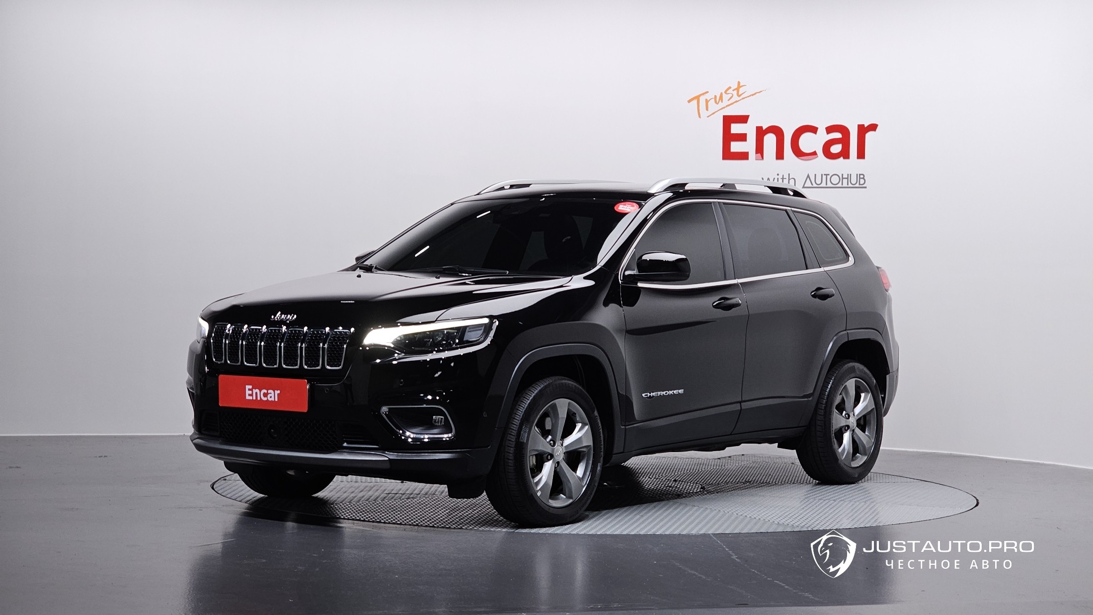 Автомобиль Jeep Cherokee