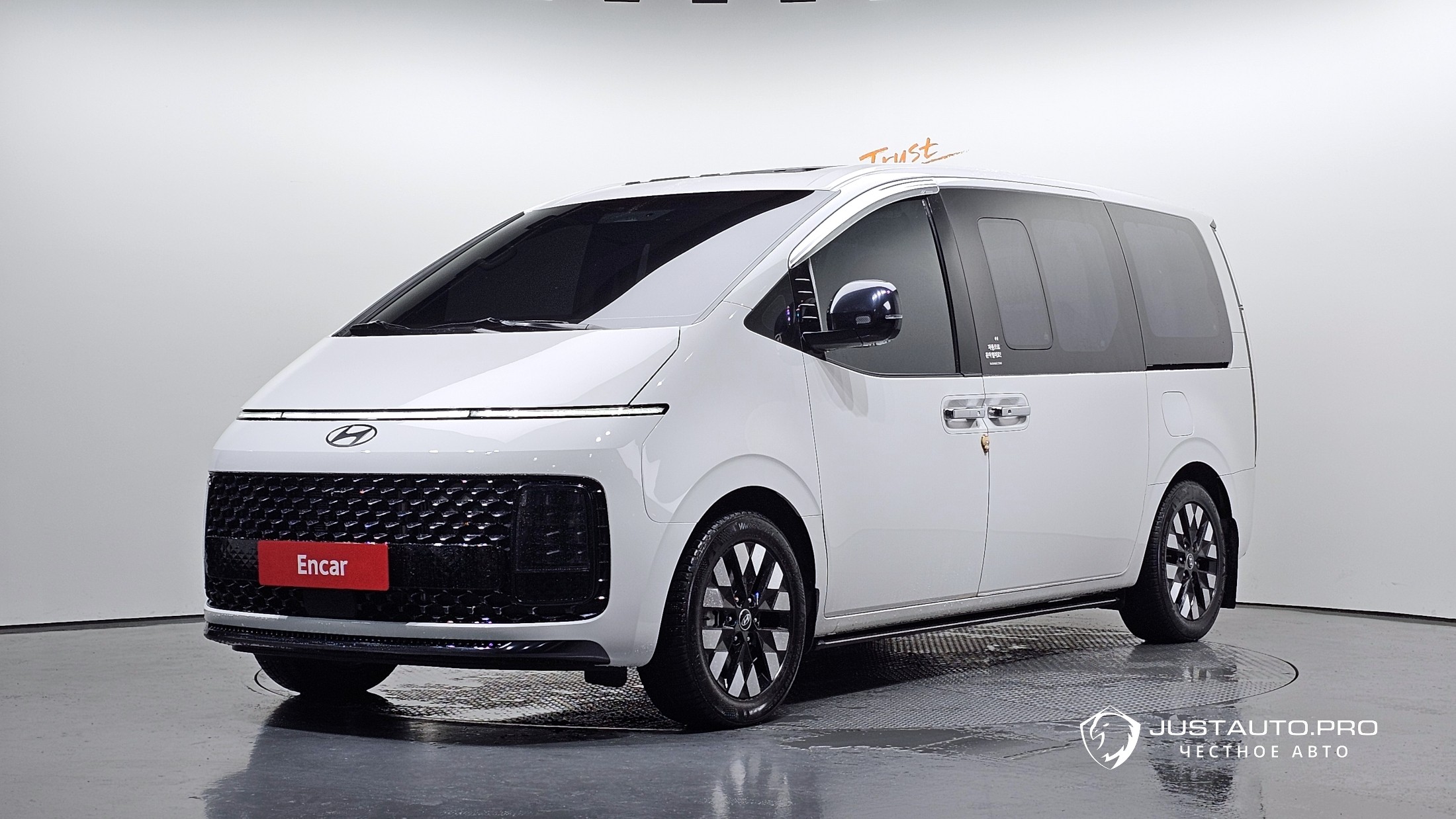 Автомобиль Hyundai Staria