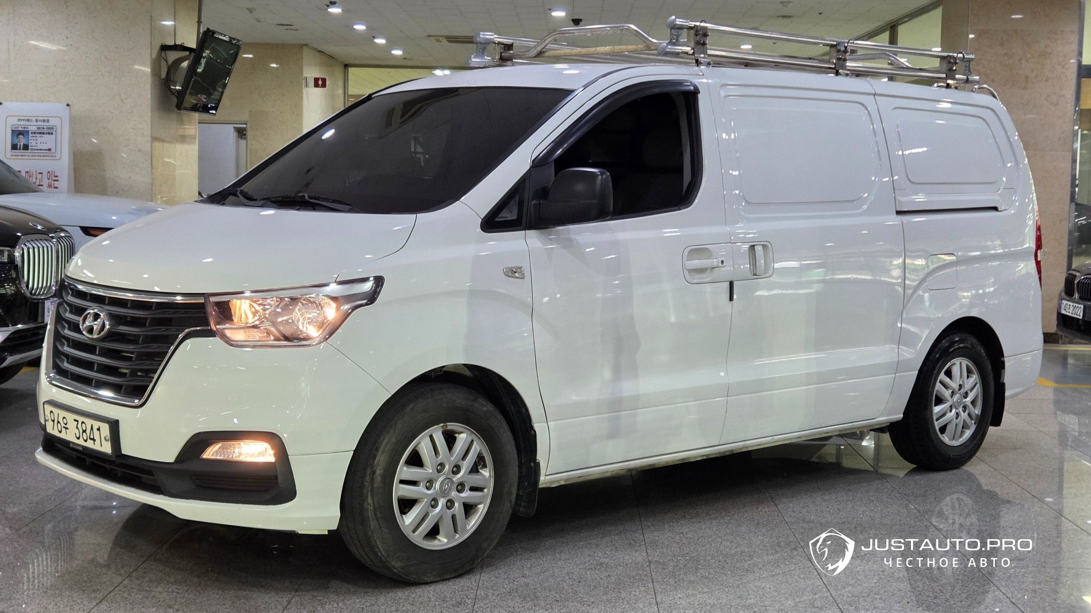 Автомобиль Hyundai Starex
