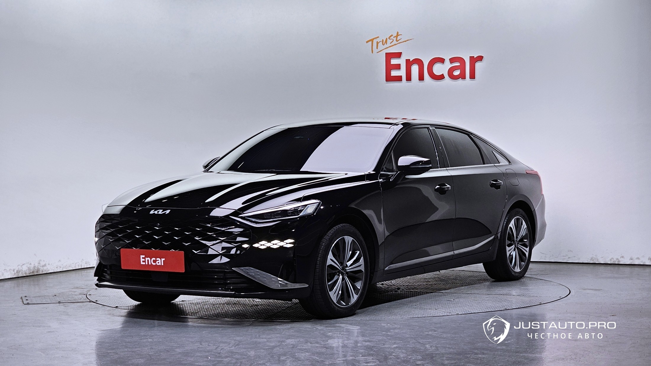Автомобиль Kia K8