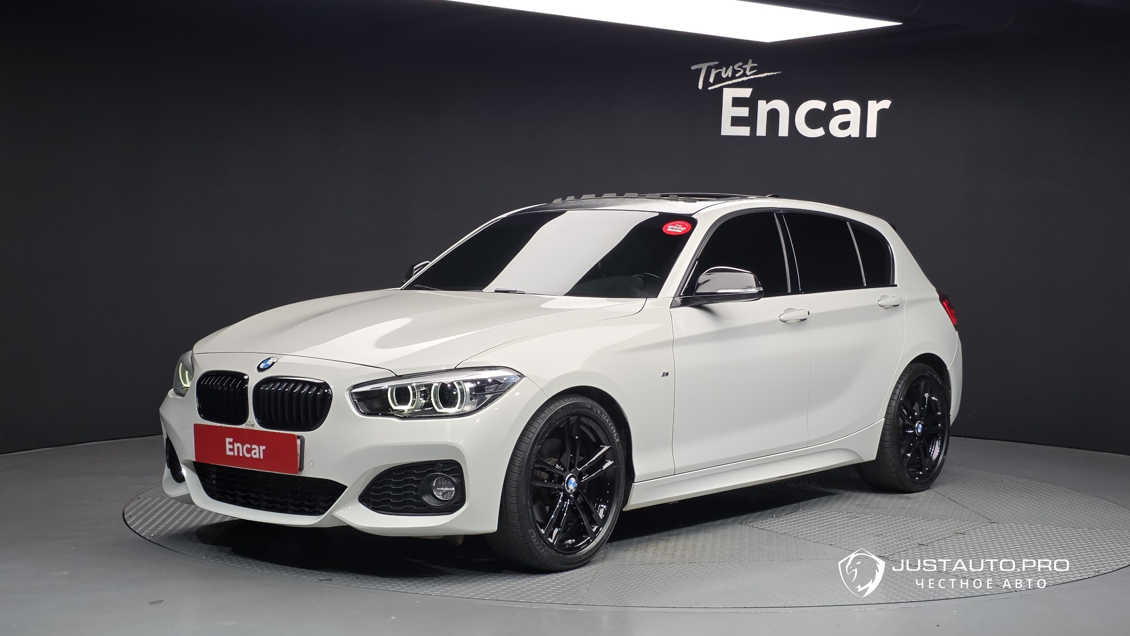 Автомобиль BMW 1-Series