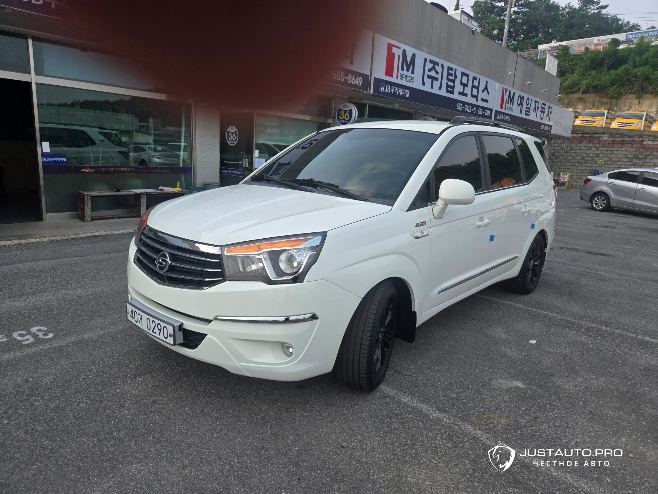 Автомобиль KG_Mobility_Ssangyong KORANDO