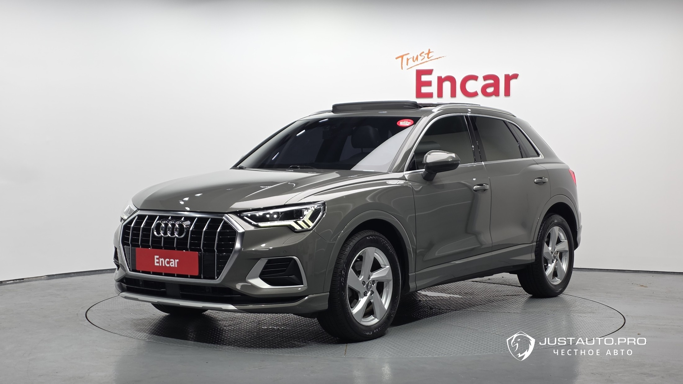 Автомобиль Audi Q3