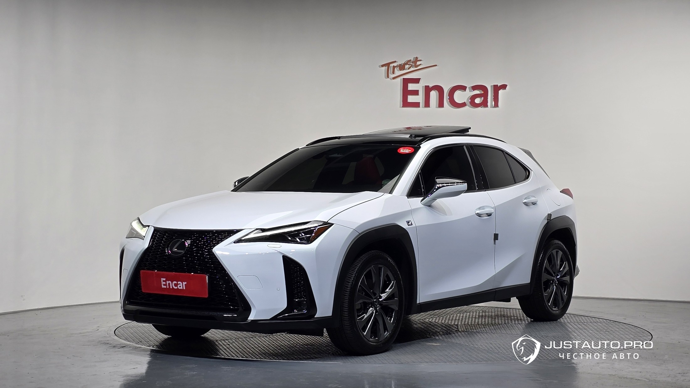 Автомобиль Lexus UX