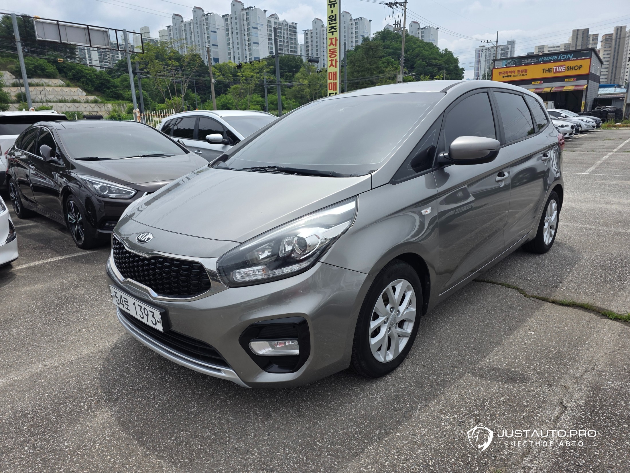 Автомобиль Kia Carens