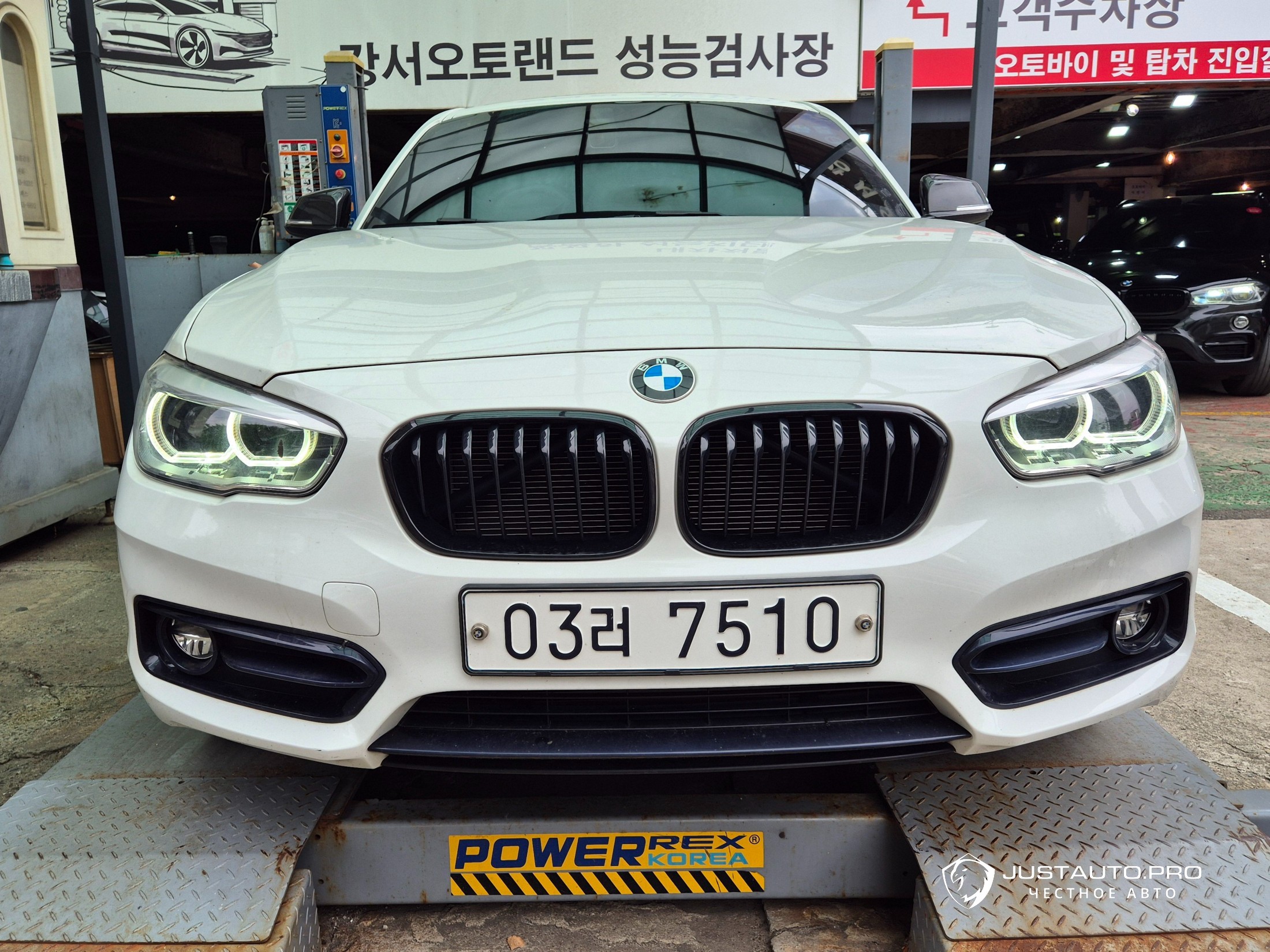Автомобиль BMW 1-Series