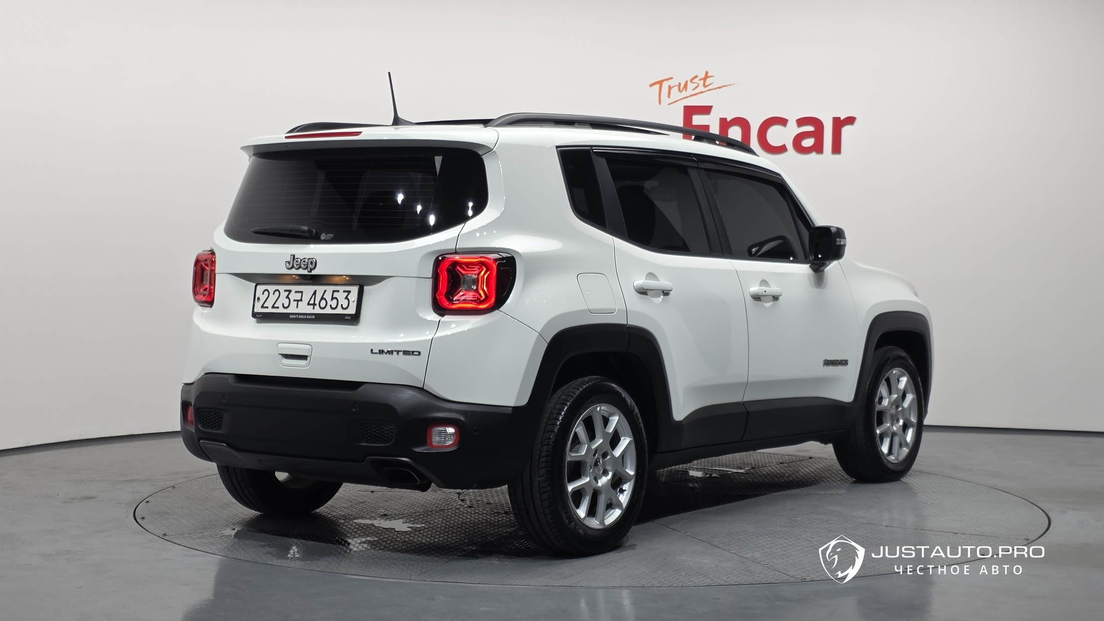 Автомобиль Jeep Renegade