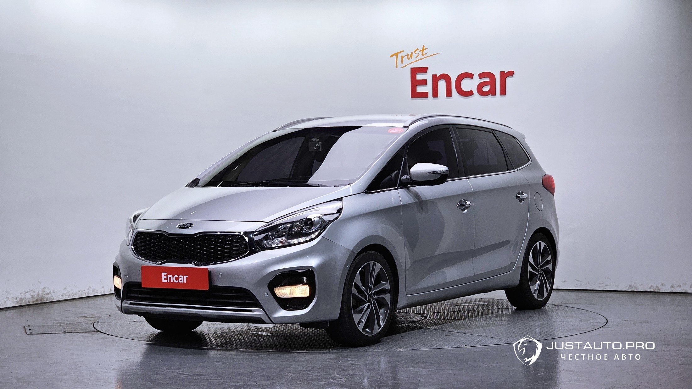 Автомобиль Kia Carens
