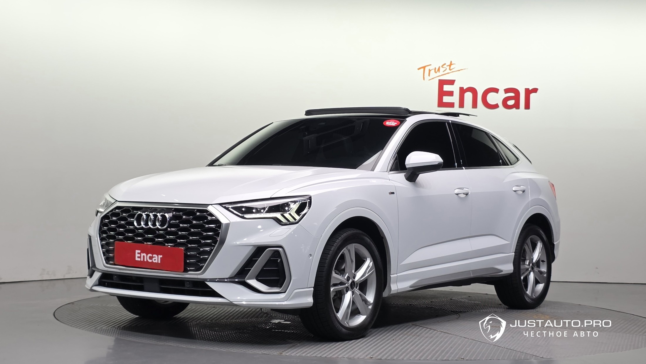 Автомобиль Audi Q3