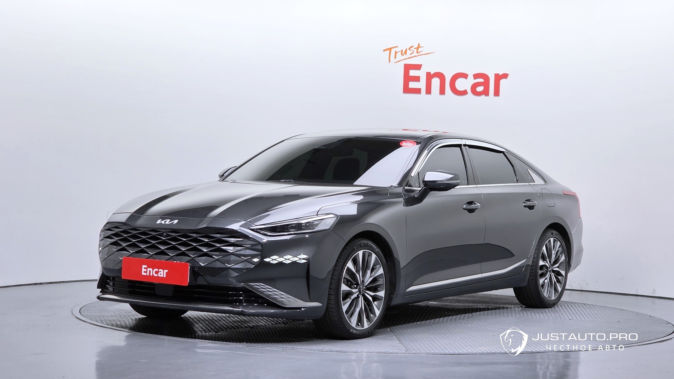Автомобиль Kia K8