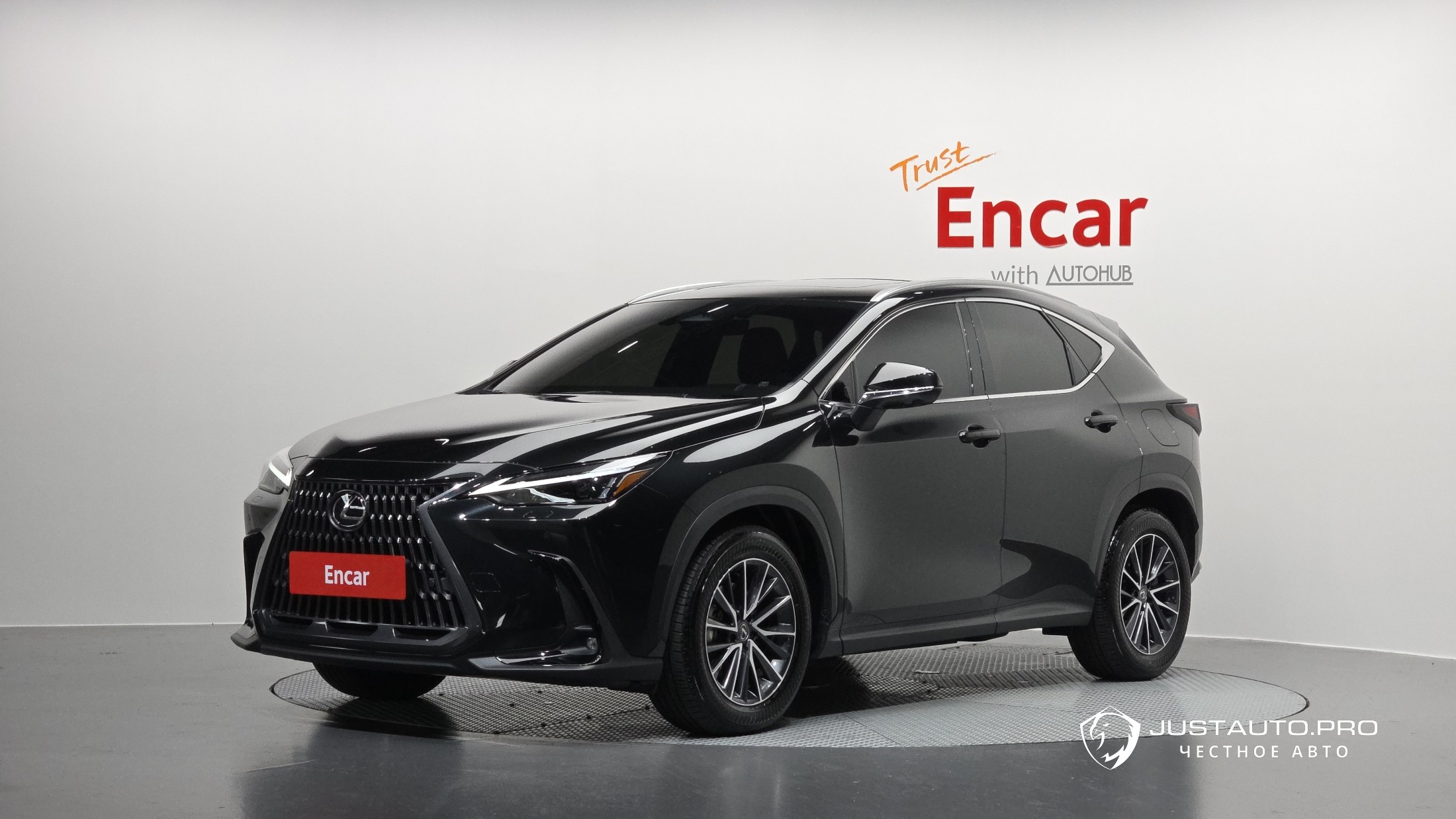 Автомобиль Lexus NX