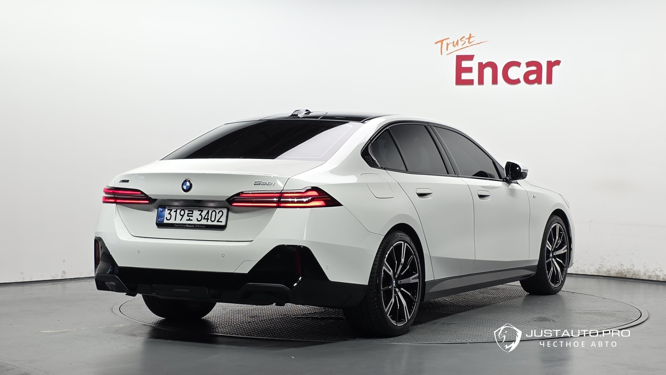 Автомобиль BMW 5-Series