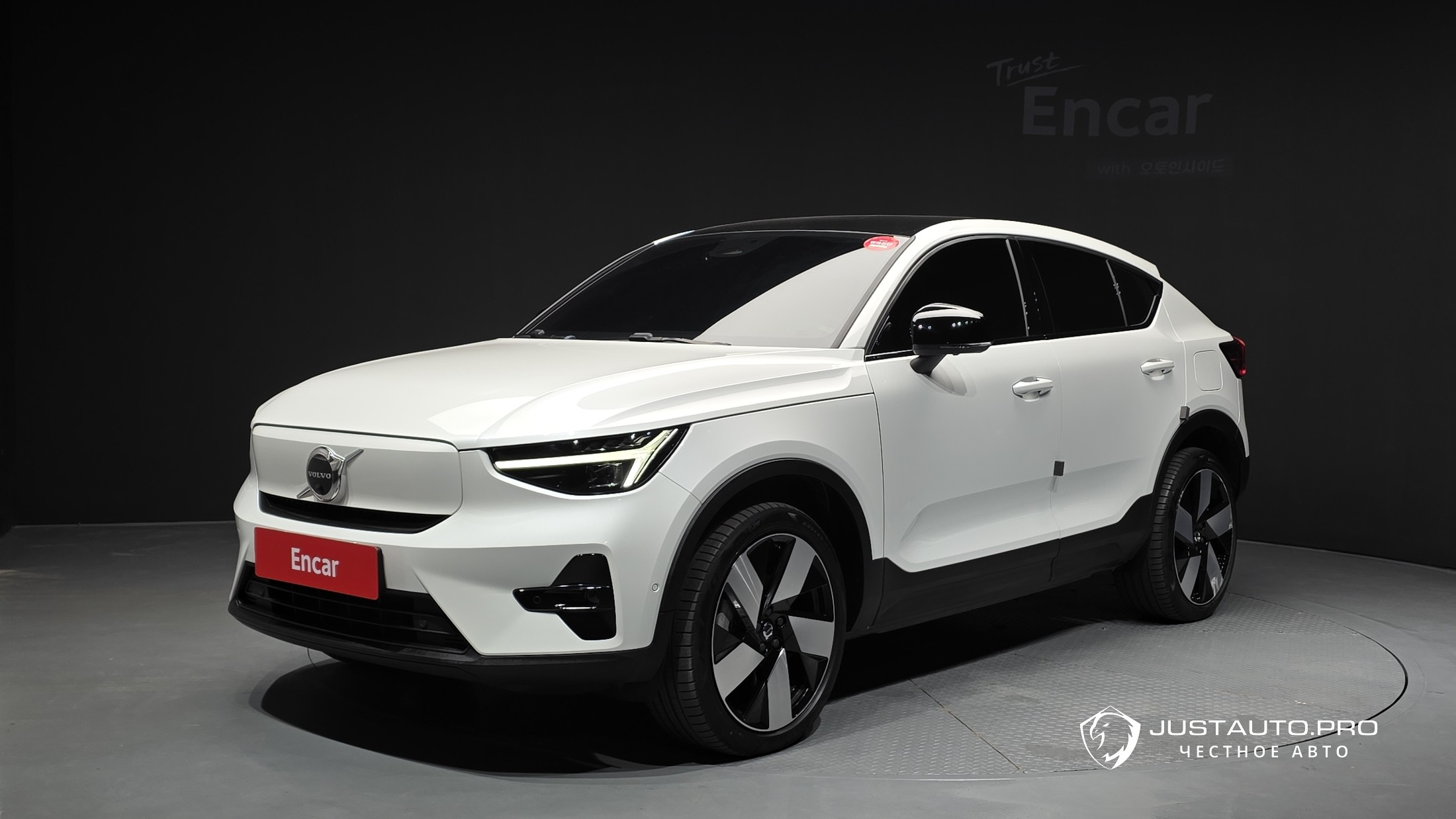 Автомобиль Volvo C40