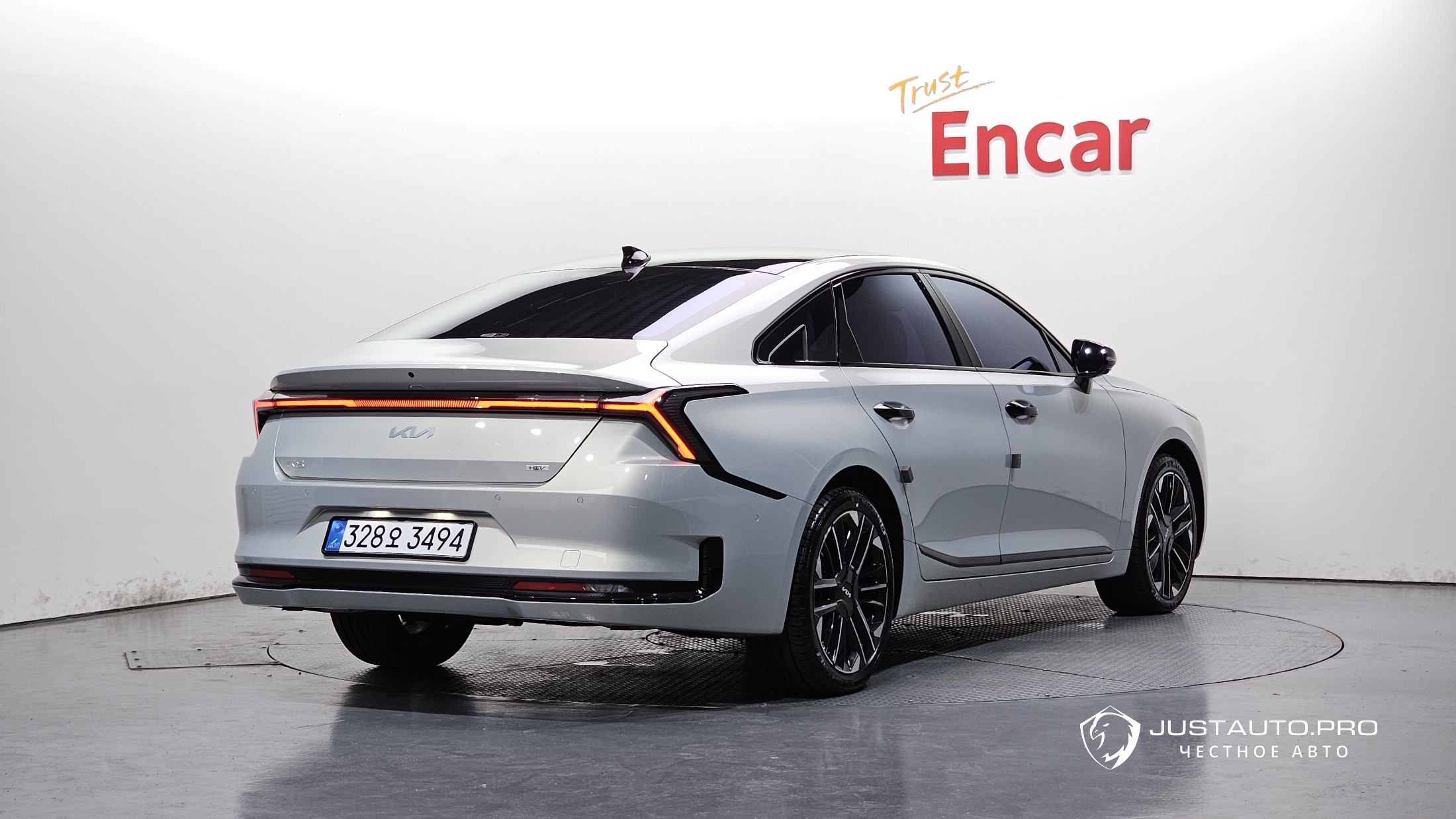 Автомобиль Kia K8