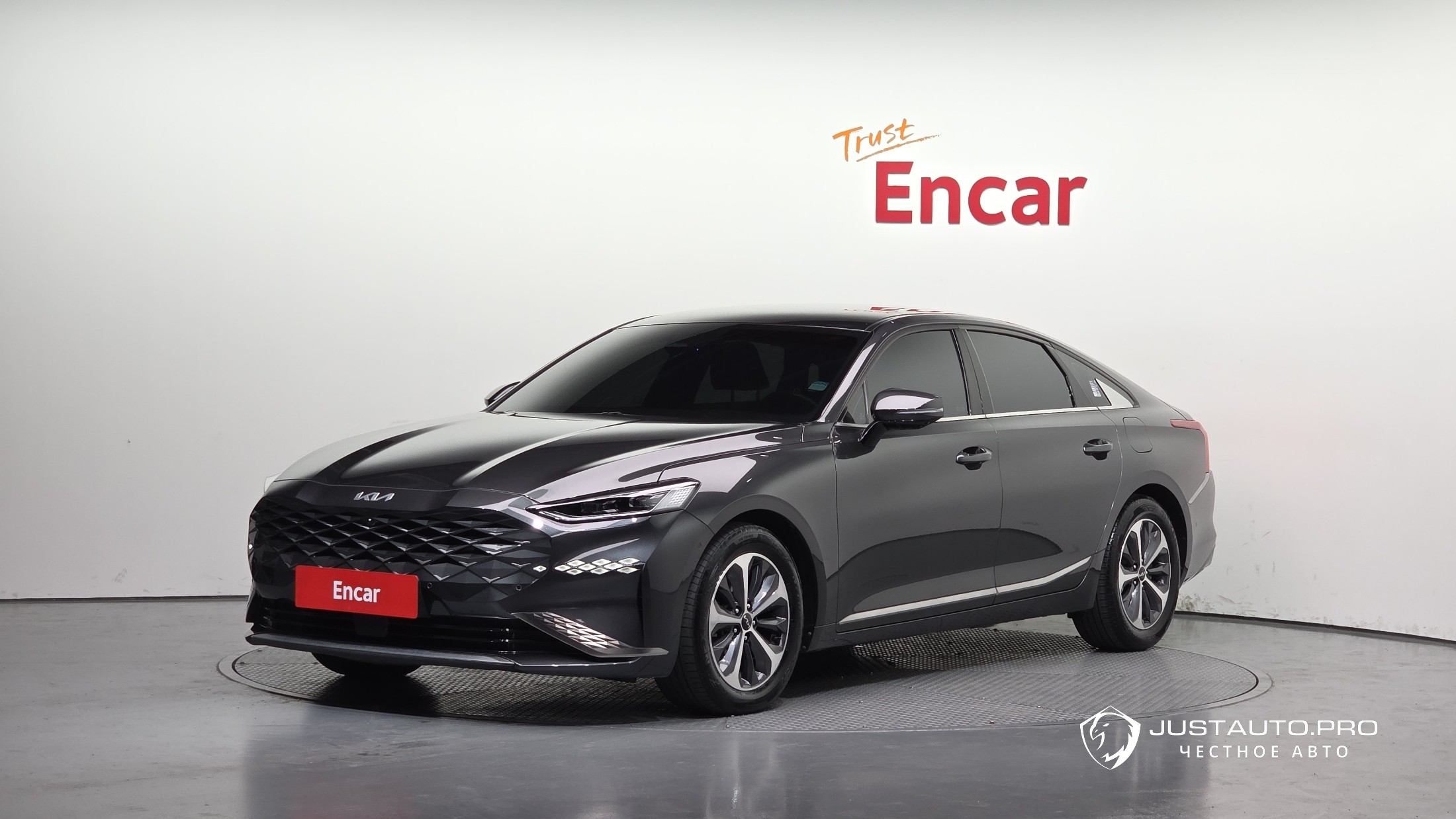 Автомобиль Kia K8