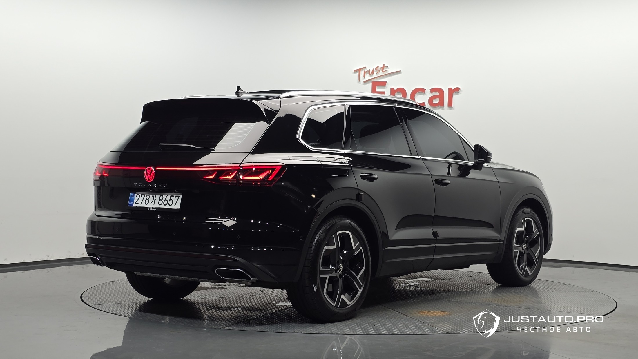 Автомобиль Volkswagen Touareg