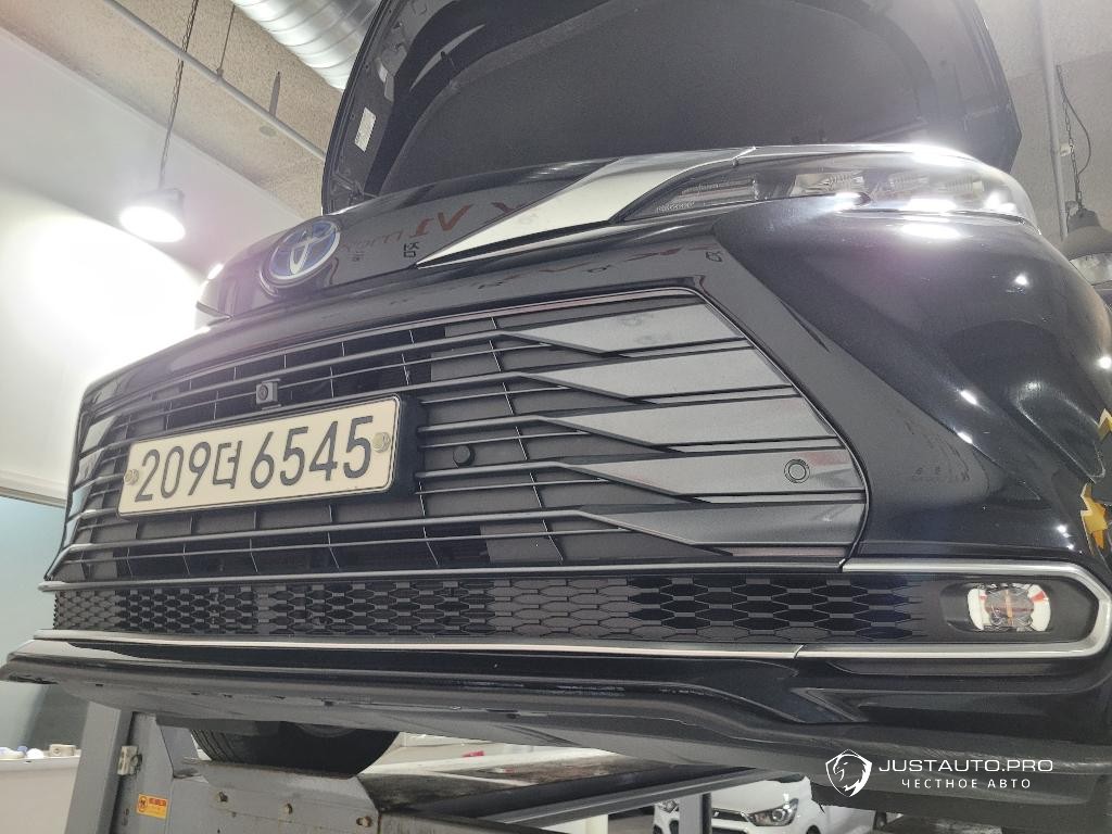 Автомобиль Toyota Sienna