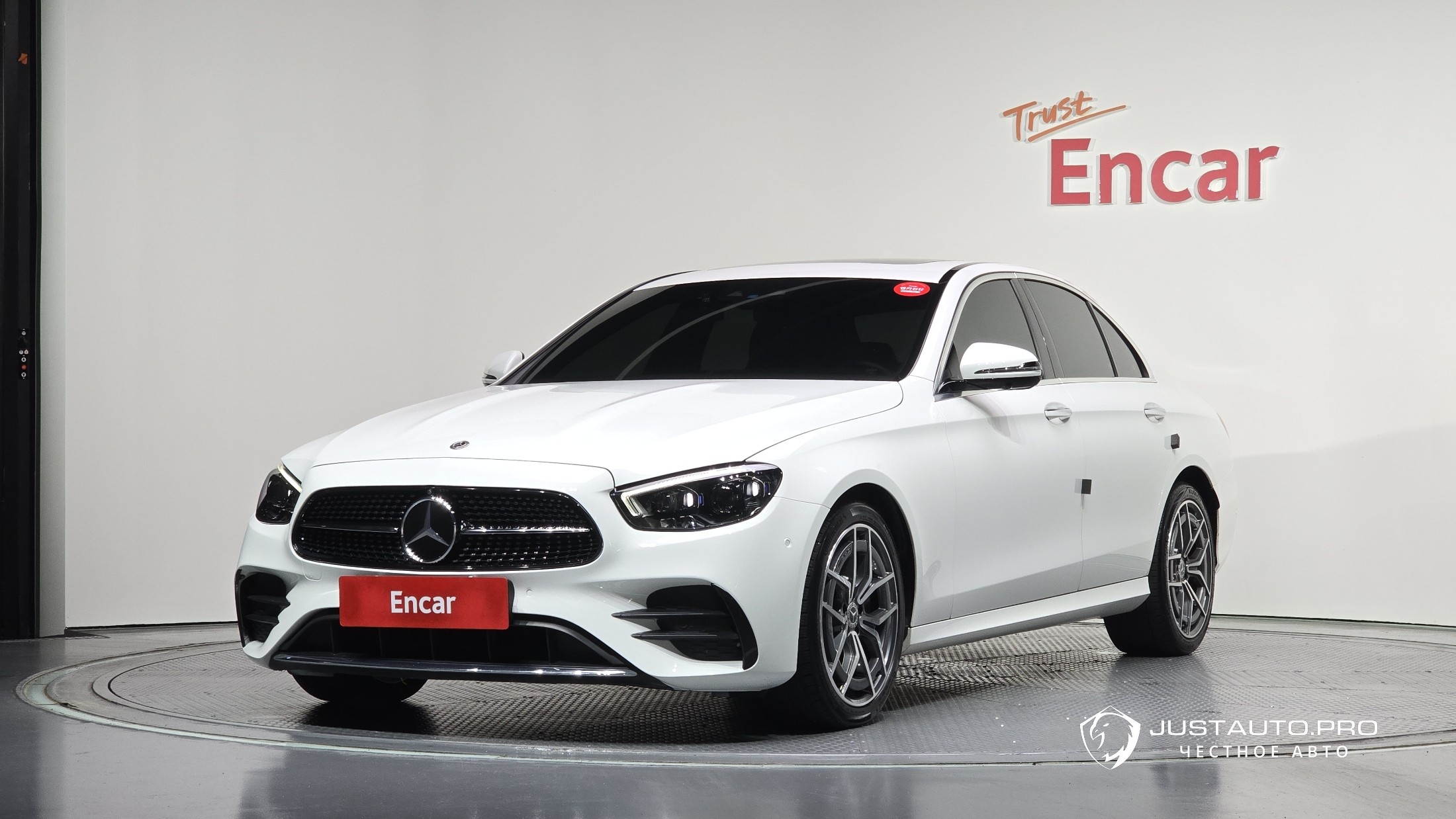 Автомобиль Mercedes-Benz E-Class