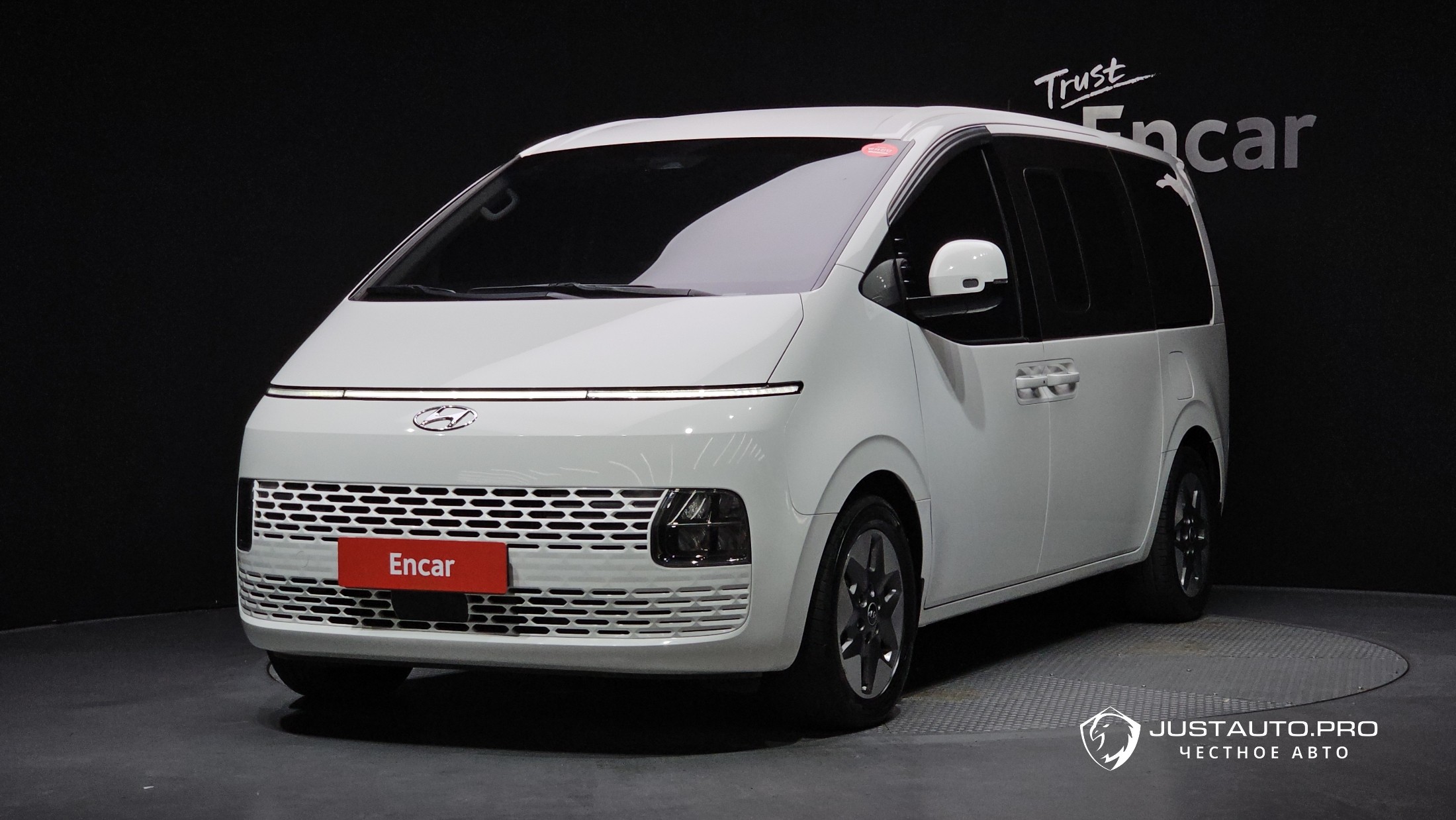 Автомобиль Hyundai Staria